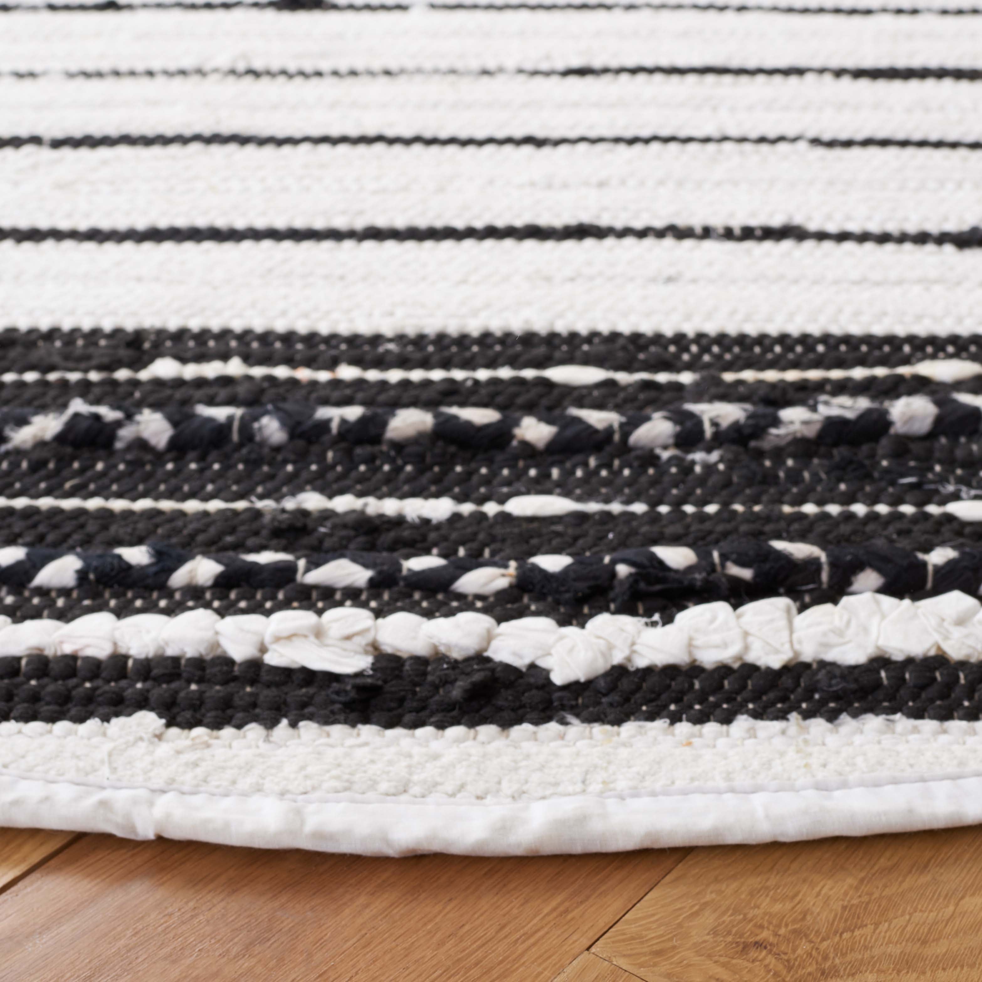 Safavieh Striped Kilim 207 Rug, STK207 - Black / Ivory