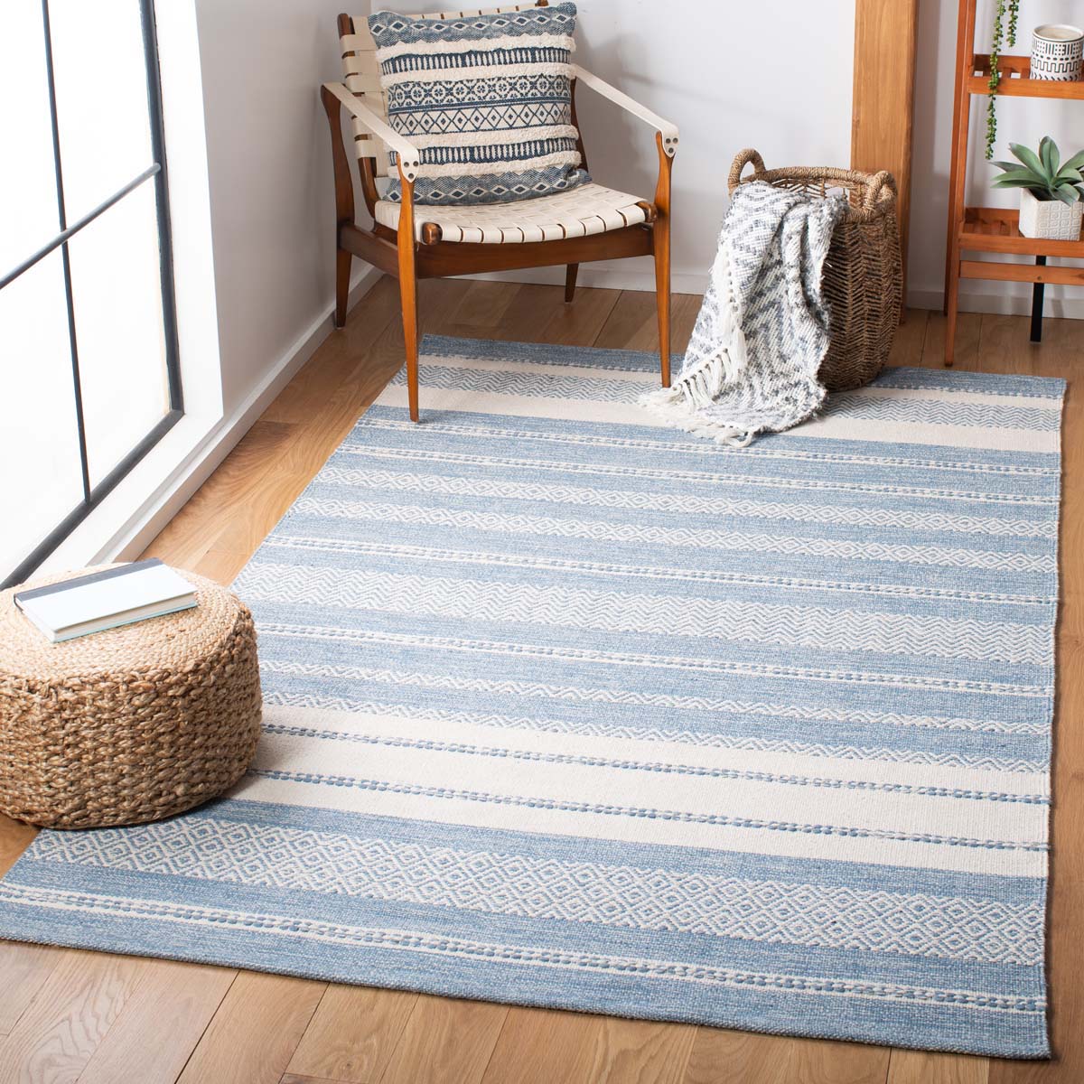 Safavieh Striped Kilim 503 Rug, STK503 - Ivory / Blue