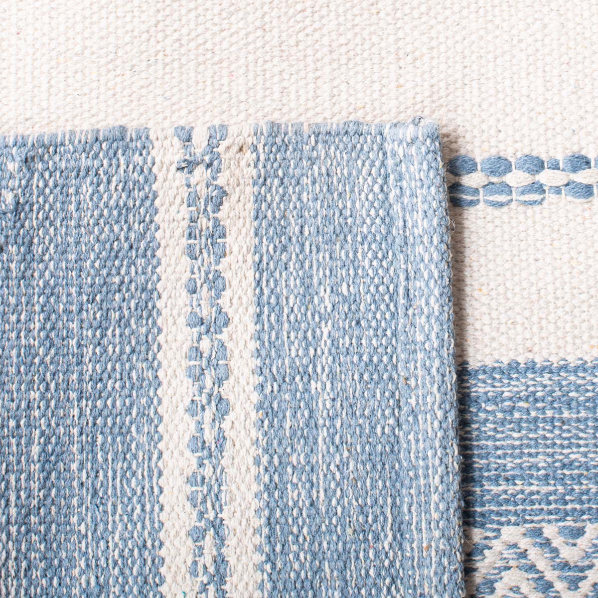 Safavieh Striped Kilim 503 Rug, STK503 - Ivory / Blue
