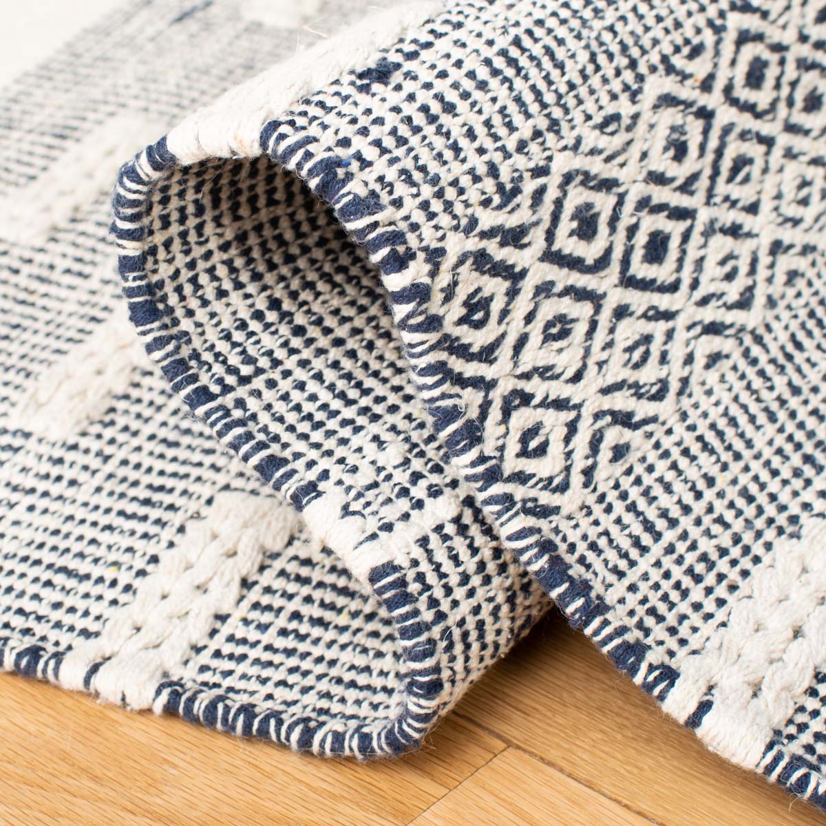 Safavieh Striped Kilim 515 Rug, STK515 - Navy / Ivory