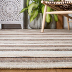 Safavieh Striped Kilim 601 Rug, STK601 - Natural / Ivory