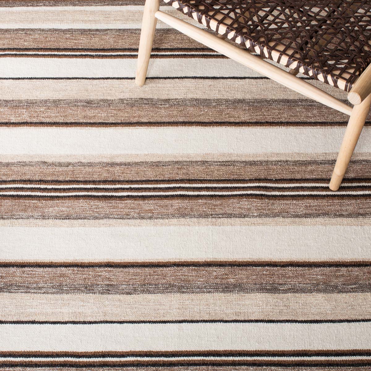Safavieh Striped Kilim 601 Rug, STK601 - Natural / Ivory