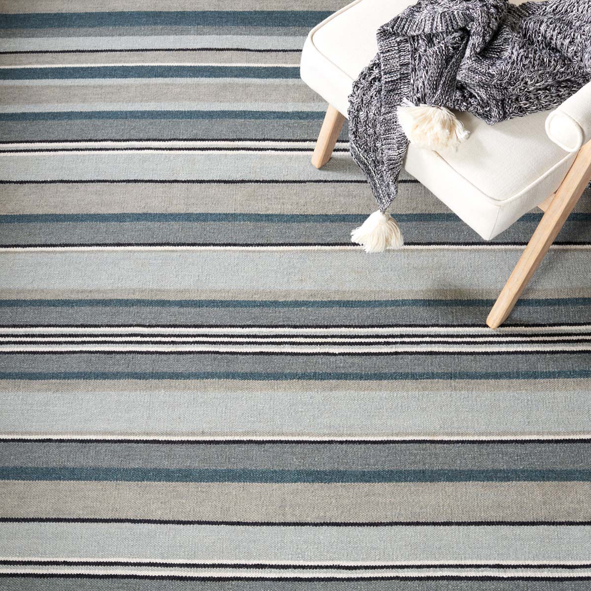 Safavieh Striped Kilim 601 Rug, STK601 - Grey