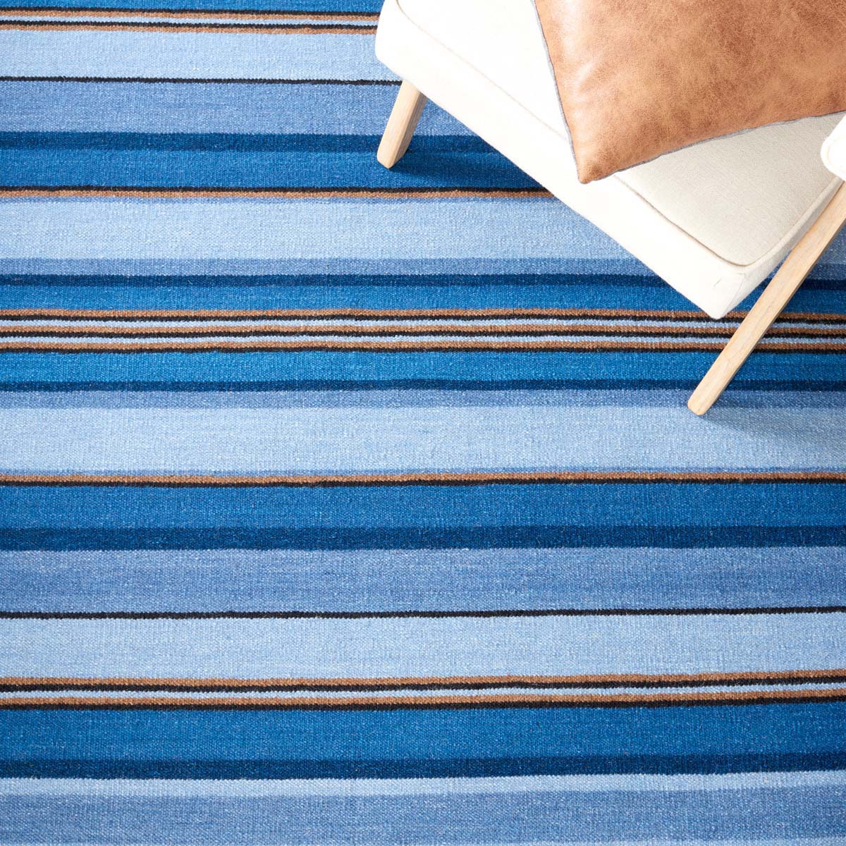 Safavieh Striped Kilim 601 Rug, STK601 - Blue / Rust