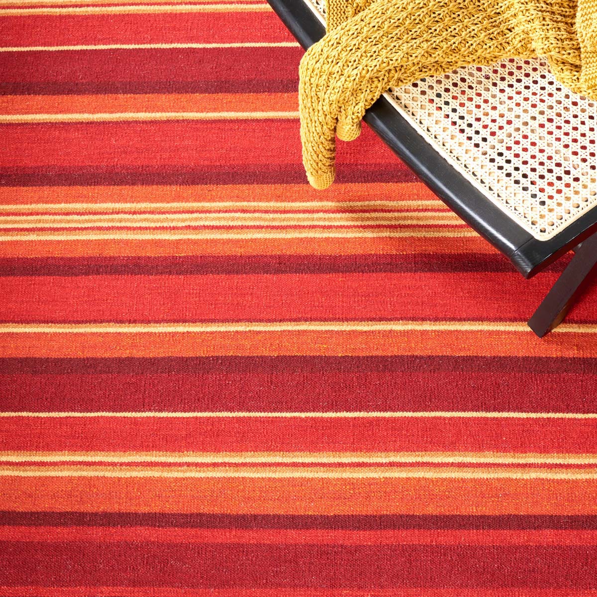 Safavieh Striped Kilim 601 Rug, STK601 - Red