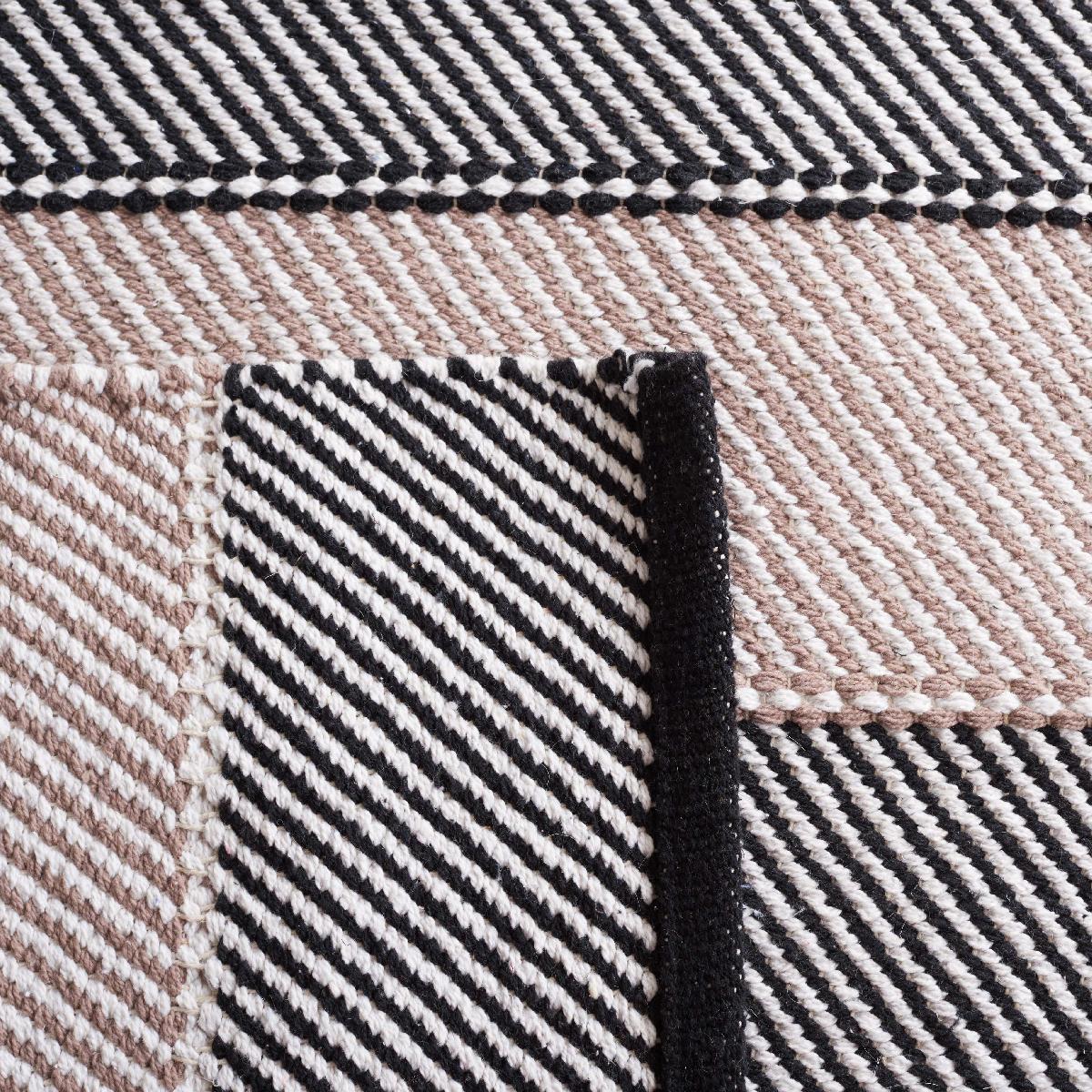 Safavieh Striped Kilim 803 Rug, STK803 - Ivory / Black