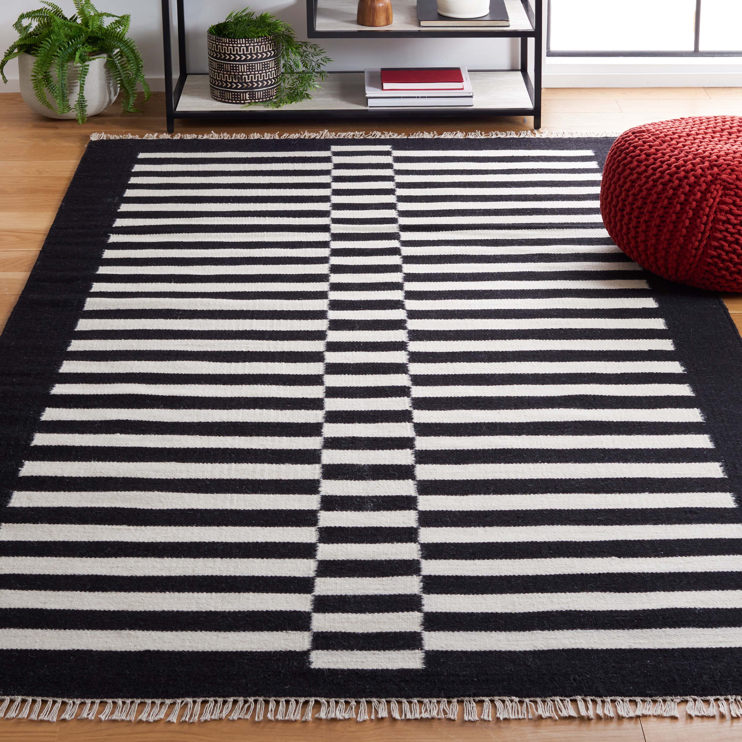 Safavieh Striped Kilim 805 Rug, STK805 - Black / Ivory