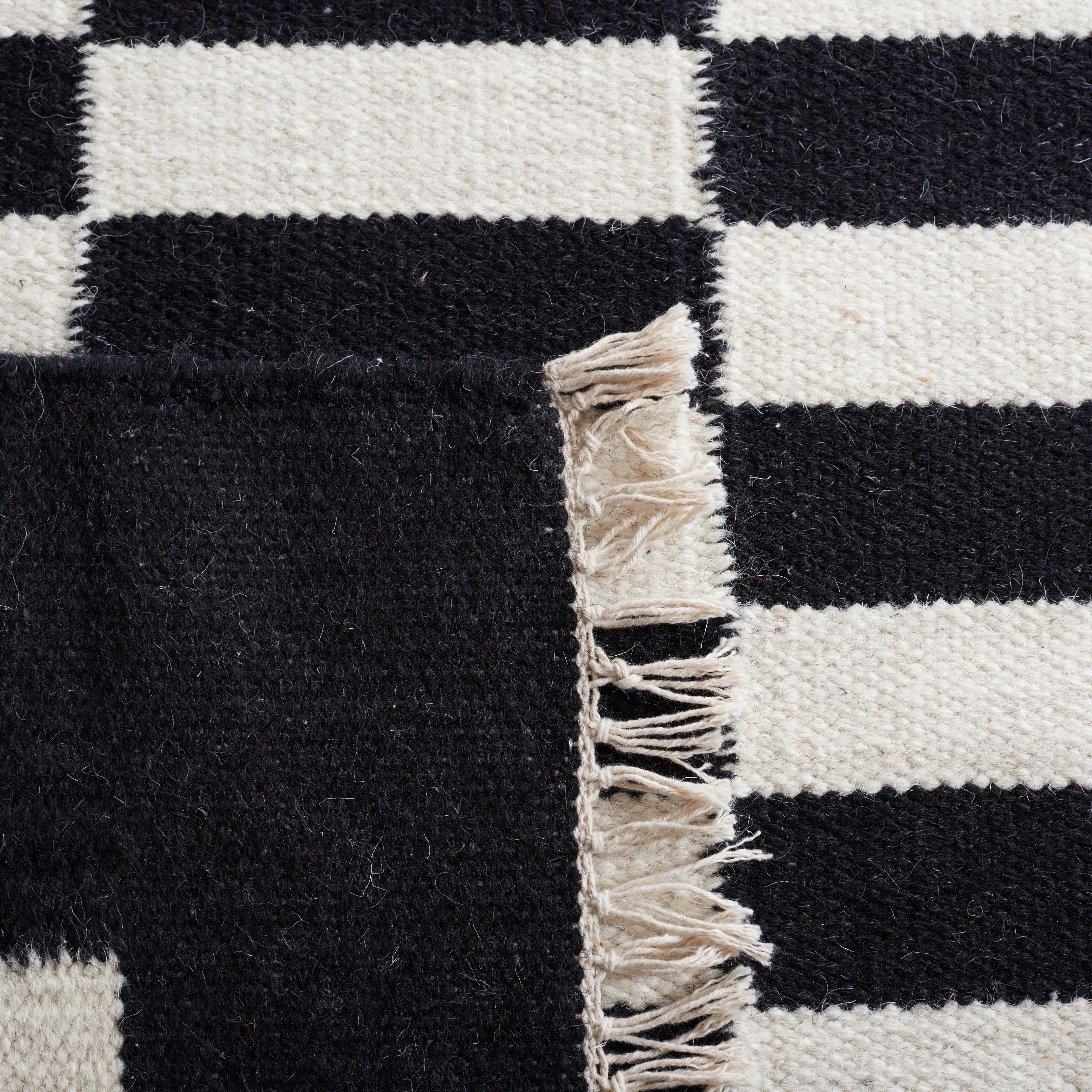 Safavieh Striped Kilim 805 Rug, STK805 - Black / Ivory