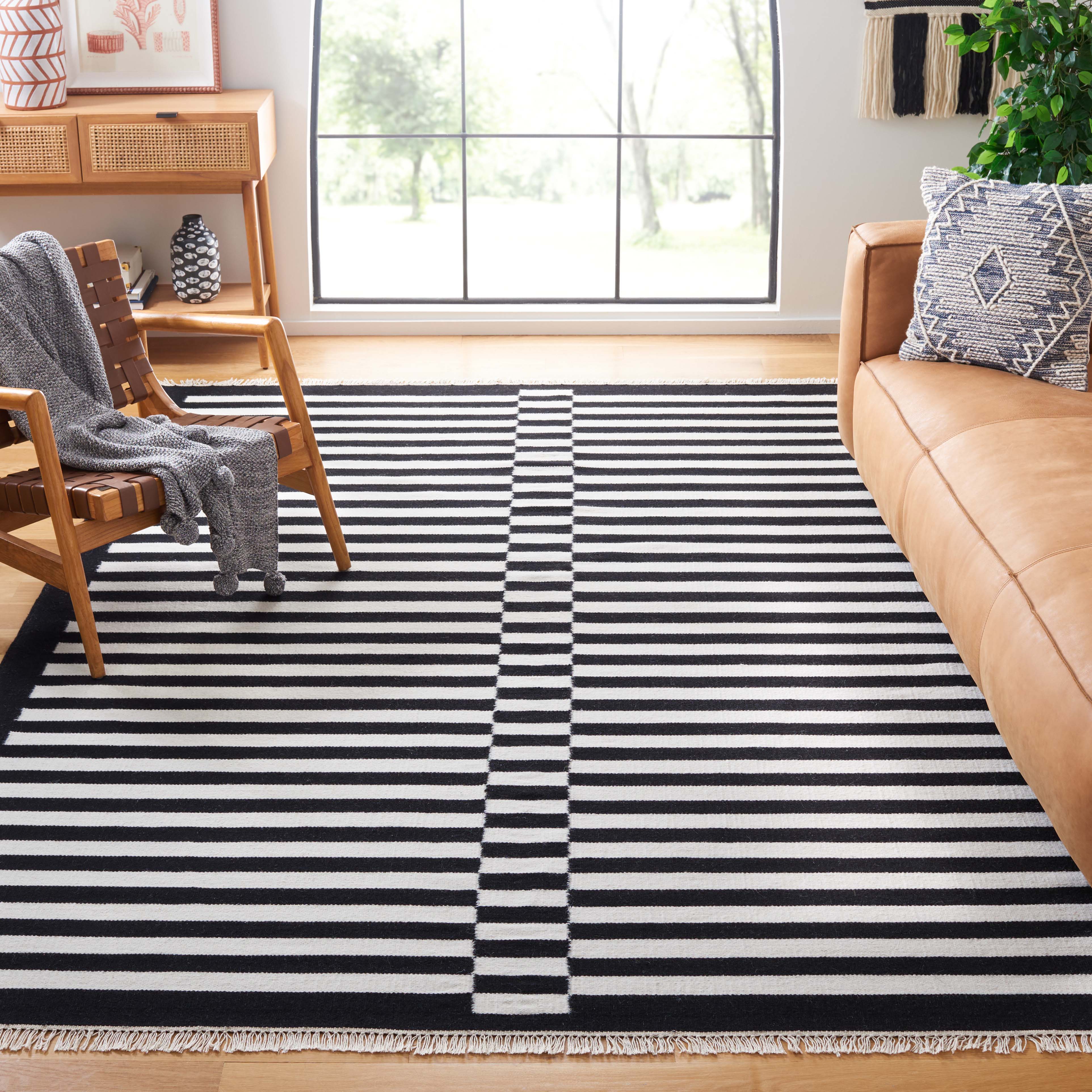Safavieh Striped Kilim 805 Rug, STK805 - Black / Ivory