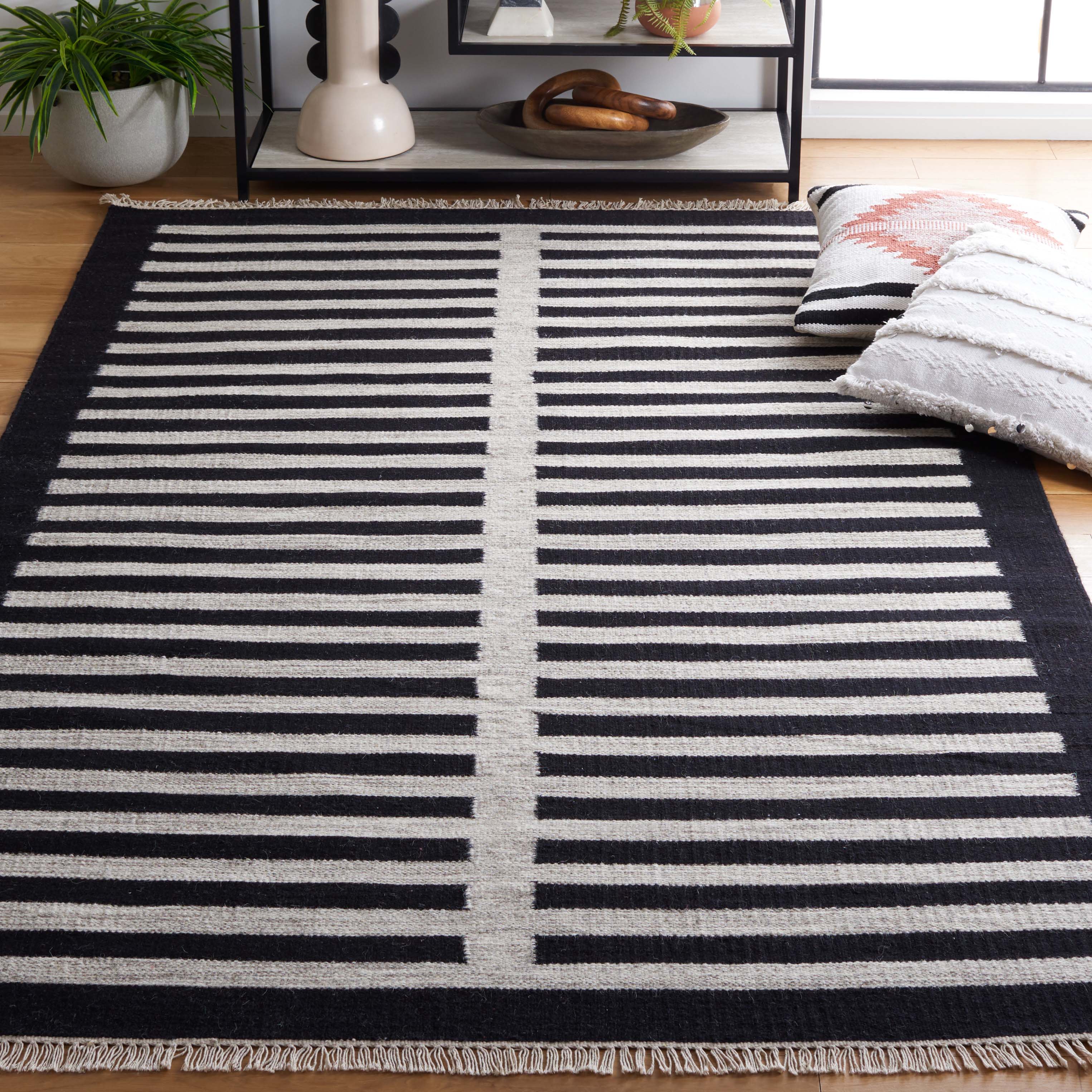 Safavieh Striped Kilim 806 Rug, STK806 - Beige / Black
