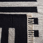 Safavieh Striped Kilim 806 Rug, STK806 - Beige / Black