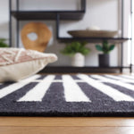 Safavieh Striped Kilim 806 Rug, STK806 - Ivory / Black