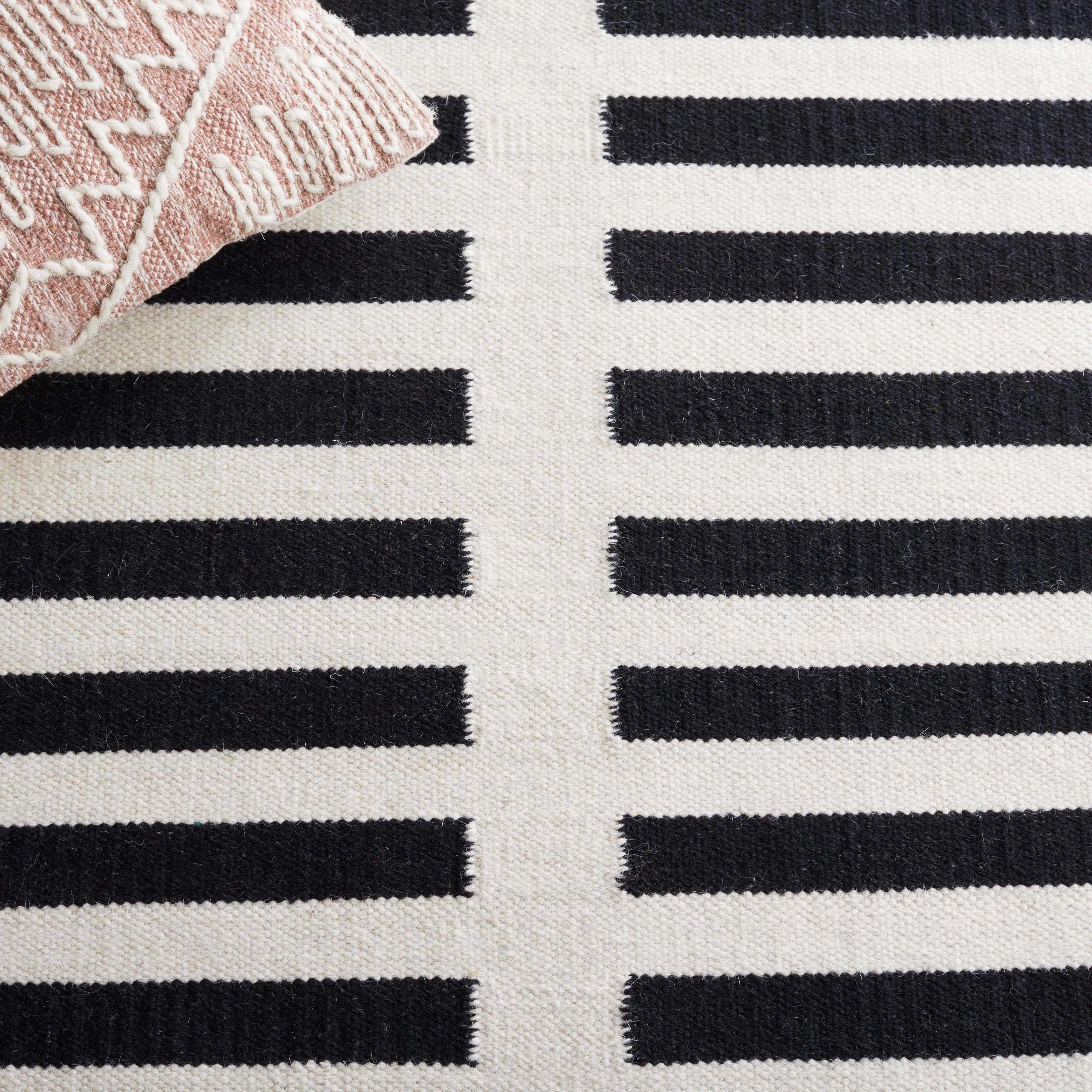 Safavieh Striped Kilim 806 Rug, STK806 - Ivory / Black
