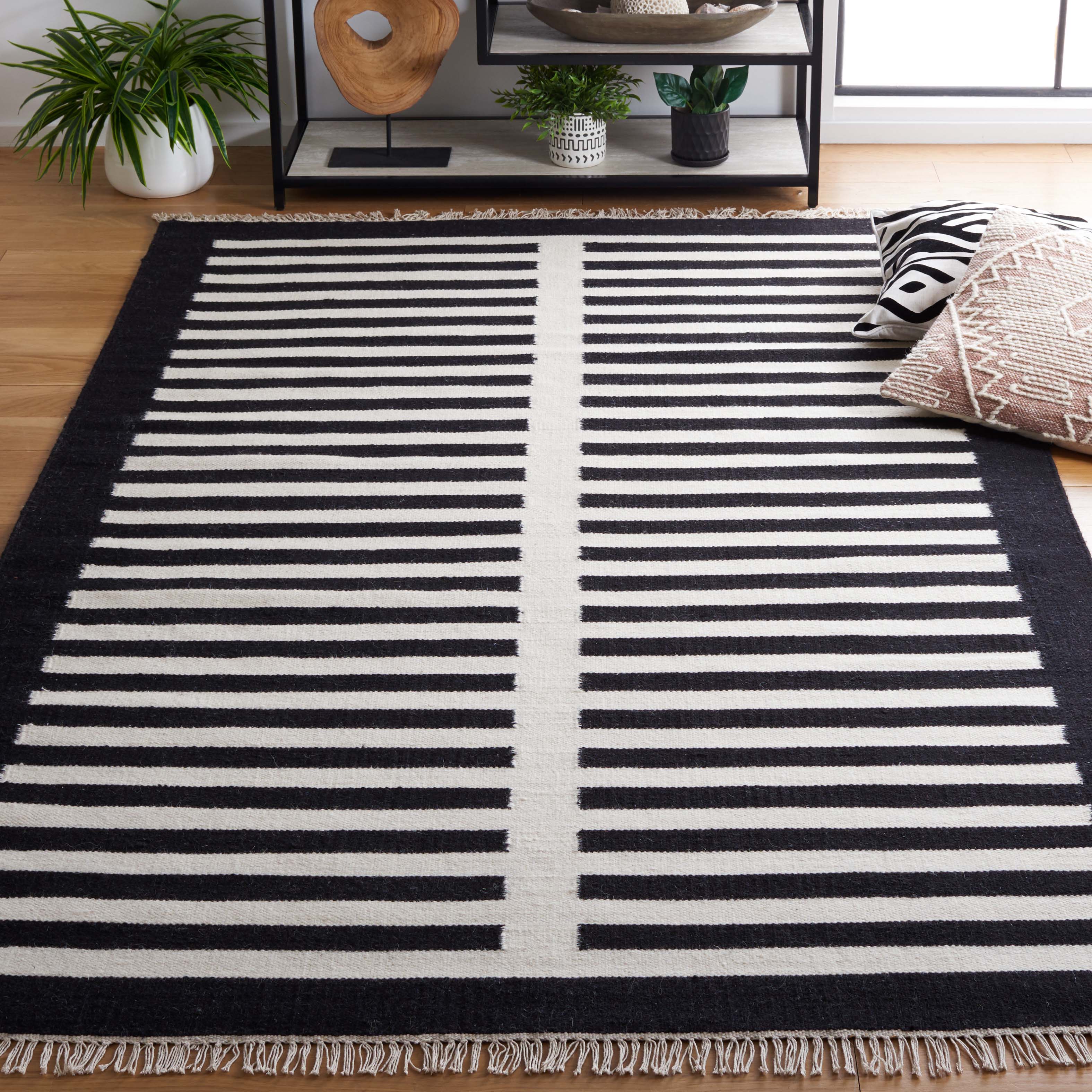 Safavieh Striped Kilim 806 Rug, STK806 - Ivory / Black