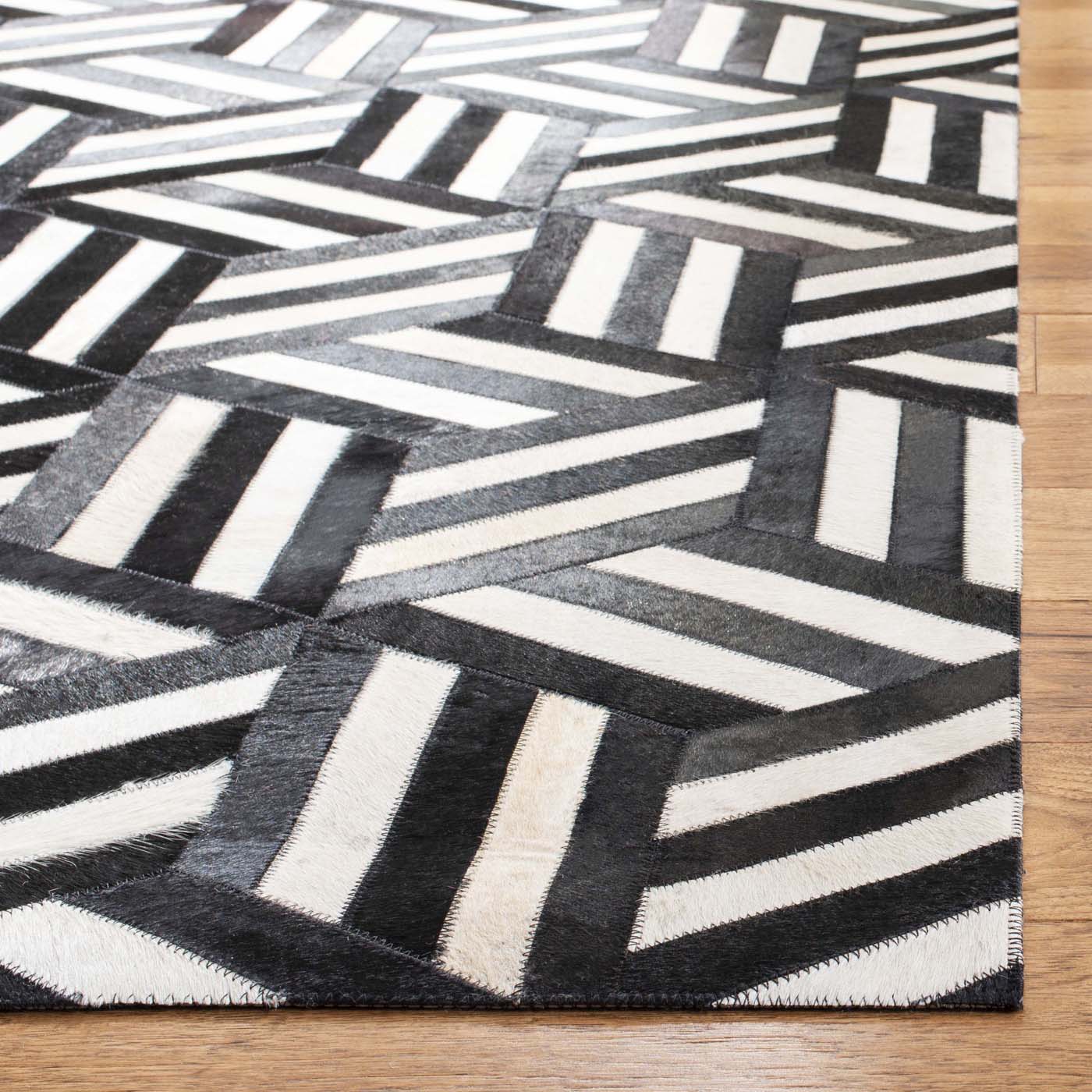 Safavieh Studio Leather 219 Rug, STL219 - Ivory / Black
