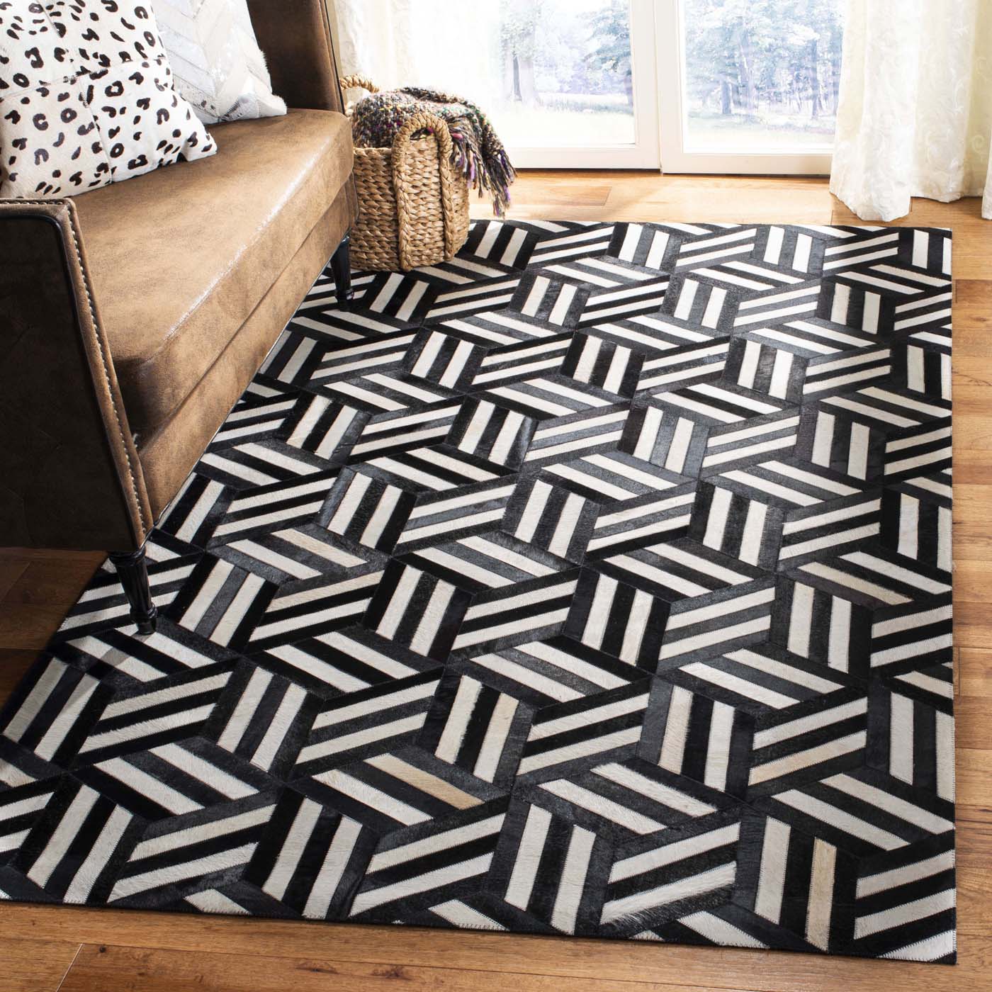 Safavieh Studio Leather 219 Rug, STL219 - Ivory / Black