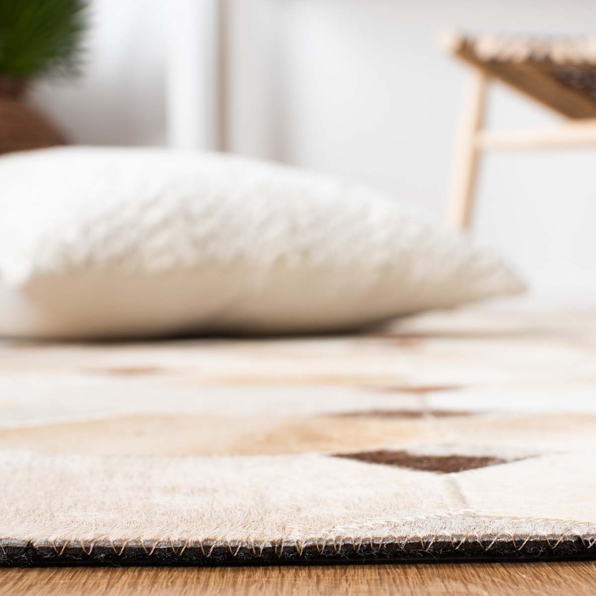 Safavieh Studio Leather 228 Rug, STL228 - Ivory / Brown