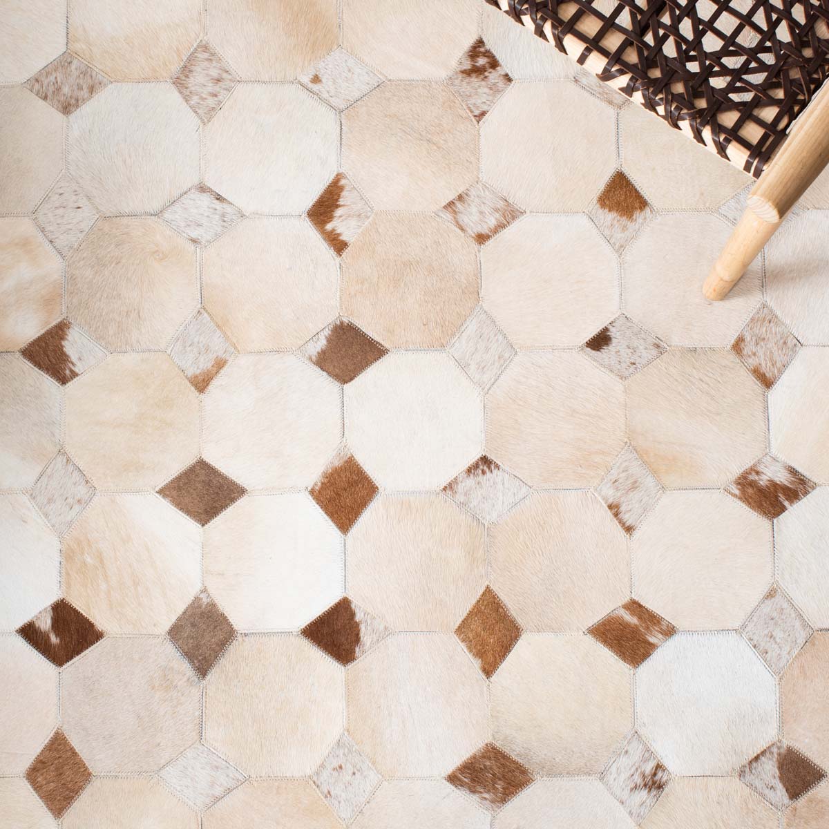 Safavieh Studio Leather 228 Rug, STL228 - Ivory / Brown