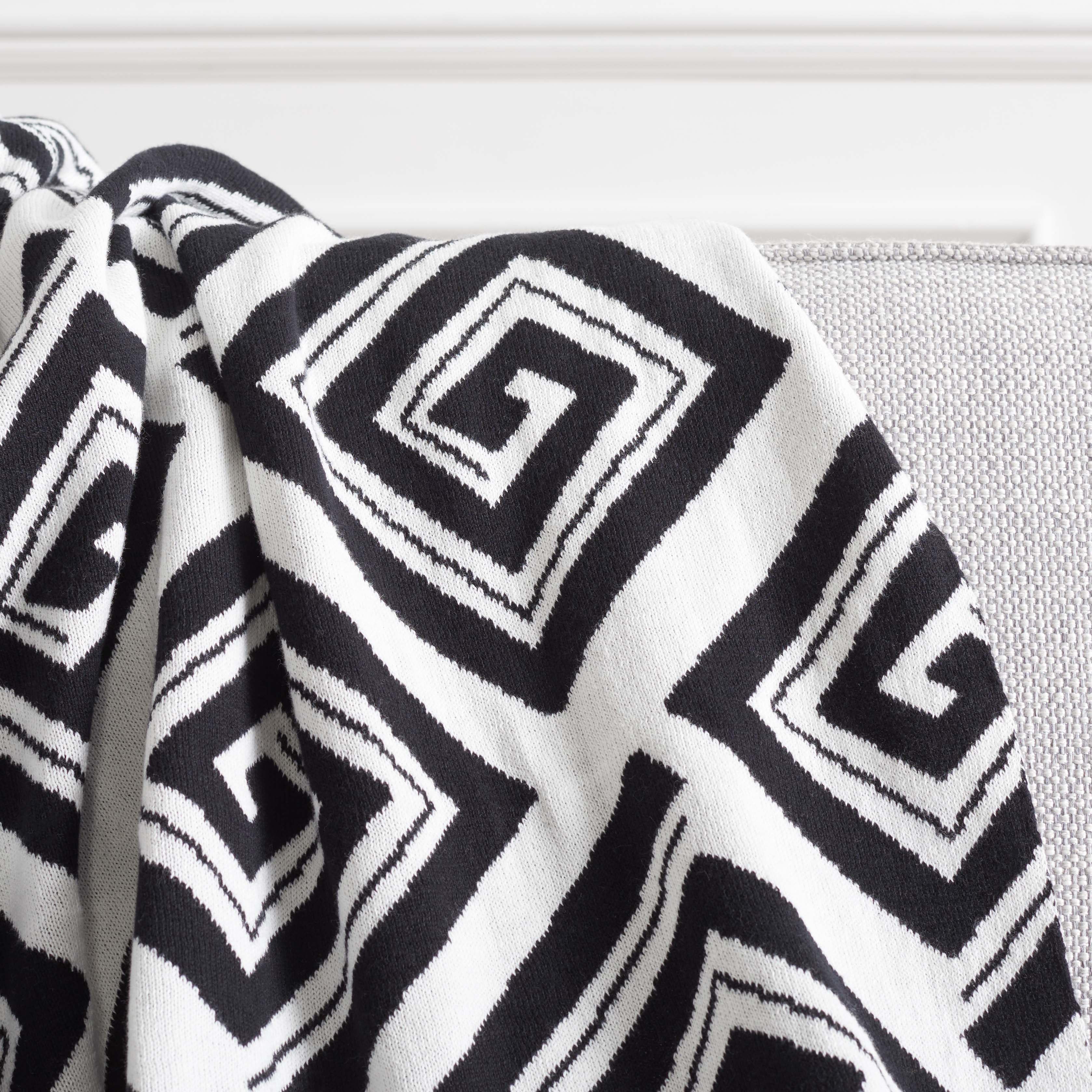 Safavieh Veda Throw , THR403 - Black / Ivory