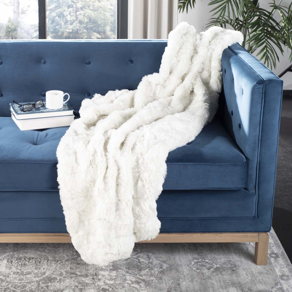 Safavieh Faux Chinchilla Throw, THR725 - Snow White