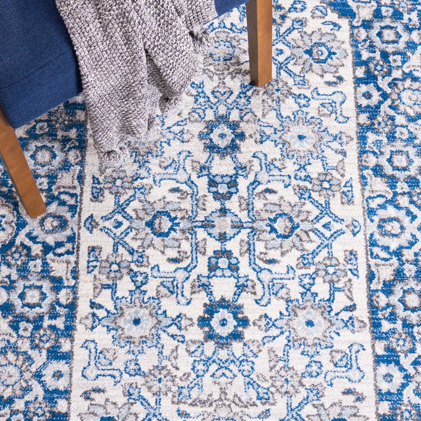 Safavie Toscana 652 Rug, TOS652 - Ivory / Navy