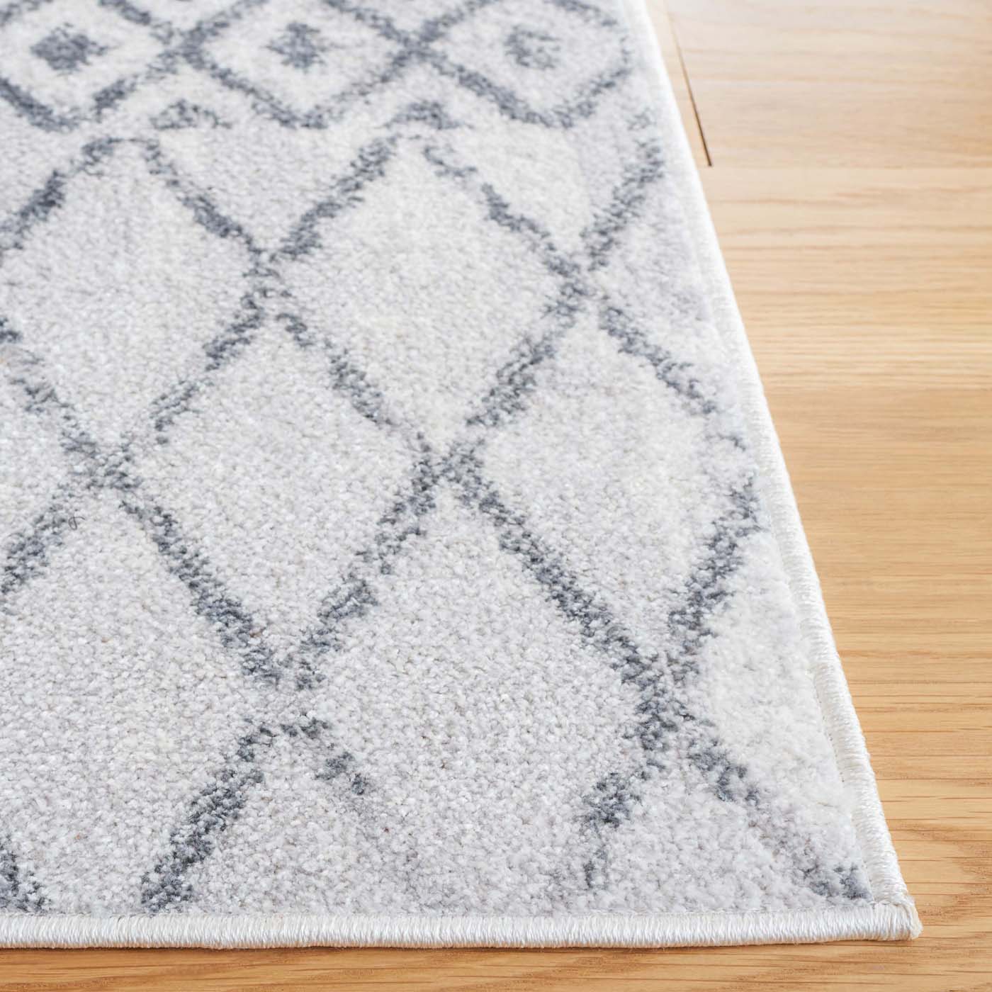 Safavie Toscana 656 Rug, TOS656 - Ivory / Dark Grey