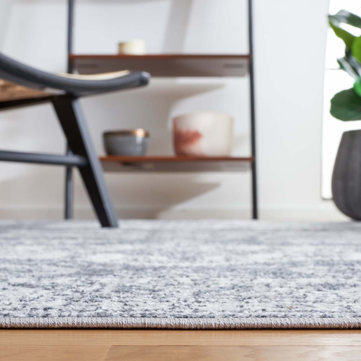 Safavie Toscana 660 Rug, TOS660 - Grey / Dark Grey