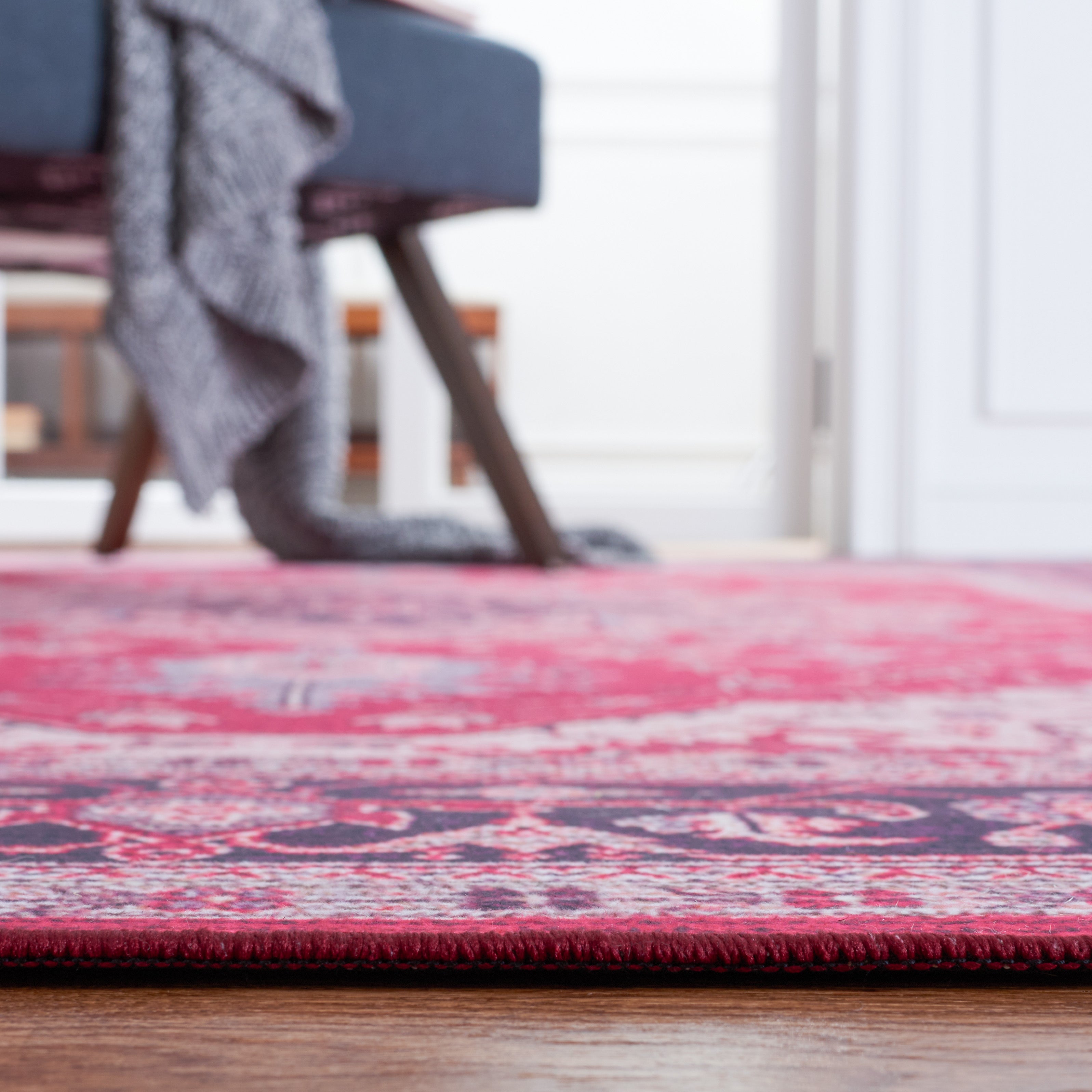 Safavieh Tucson 128 Rug, TSN128 - Red / Navy