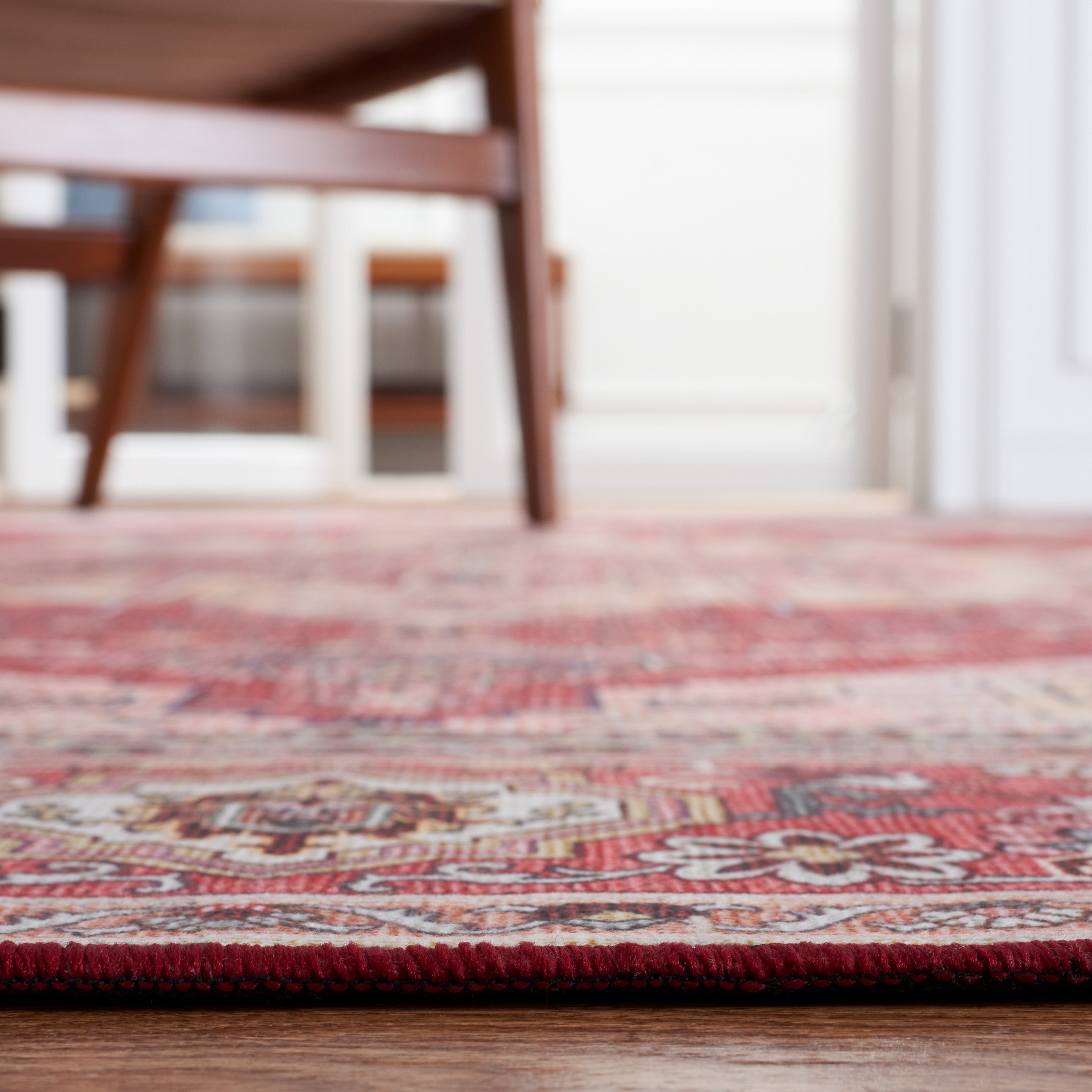 Safavieh Tucson 139 Rug, TSN139 - Red / Pink