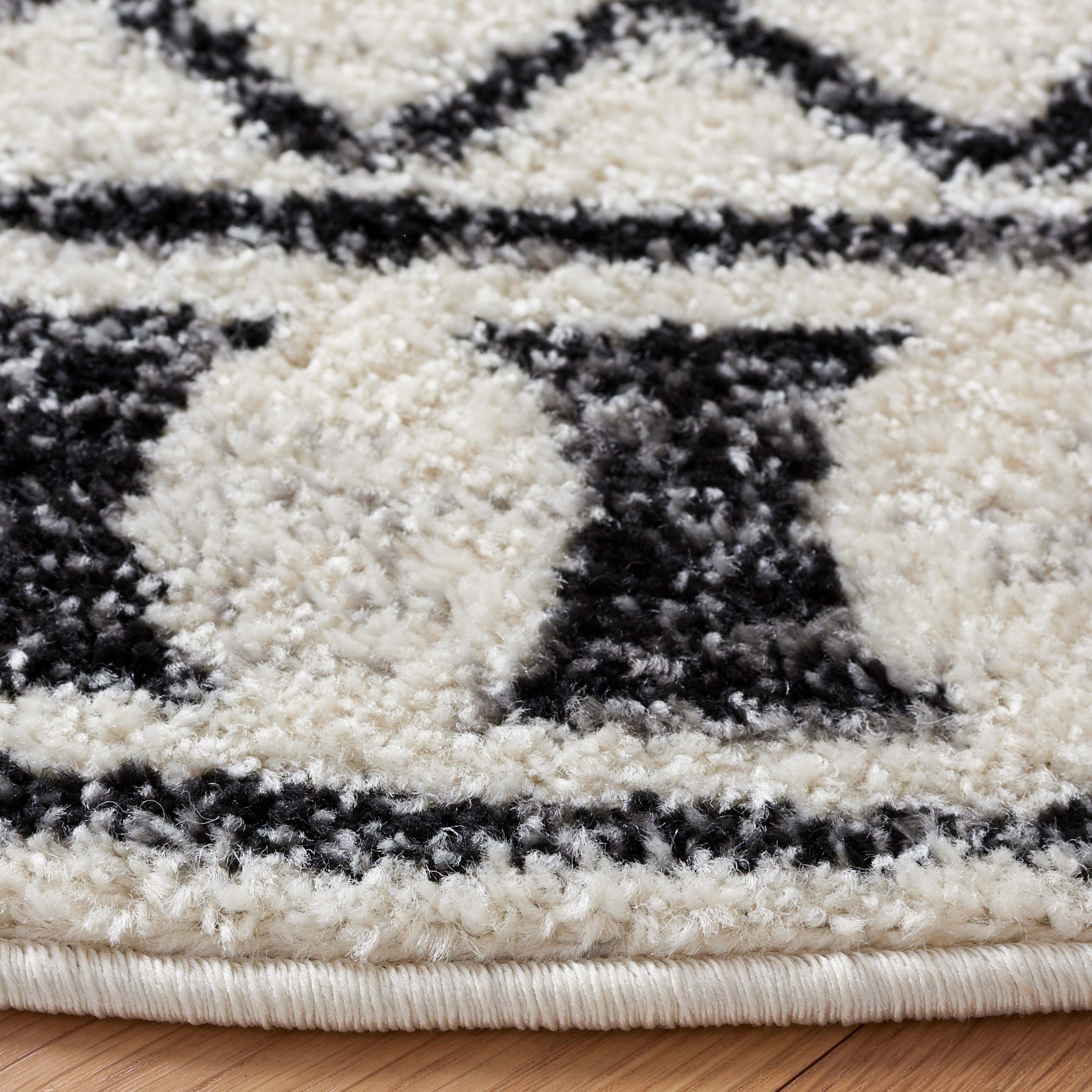 Safavieh Tulum 646 Rug, TUL646 - BLACK / IVORY