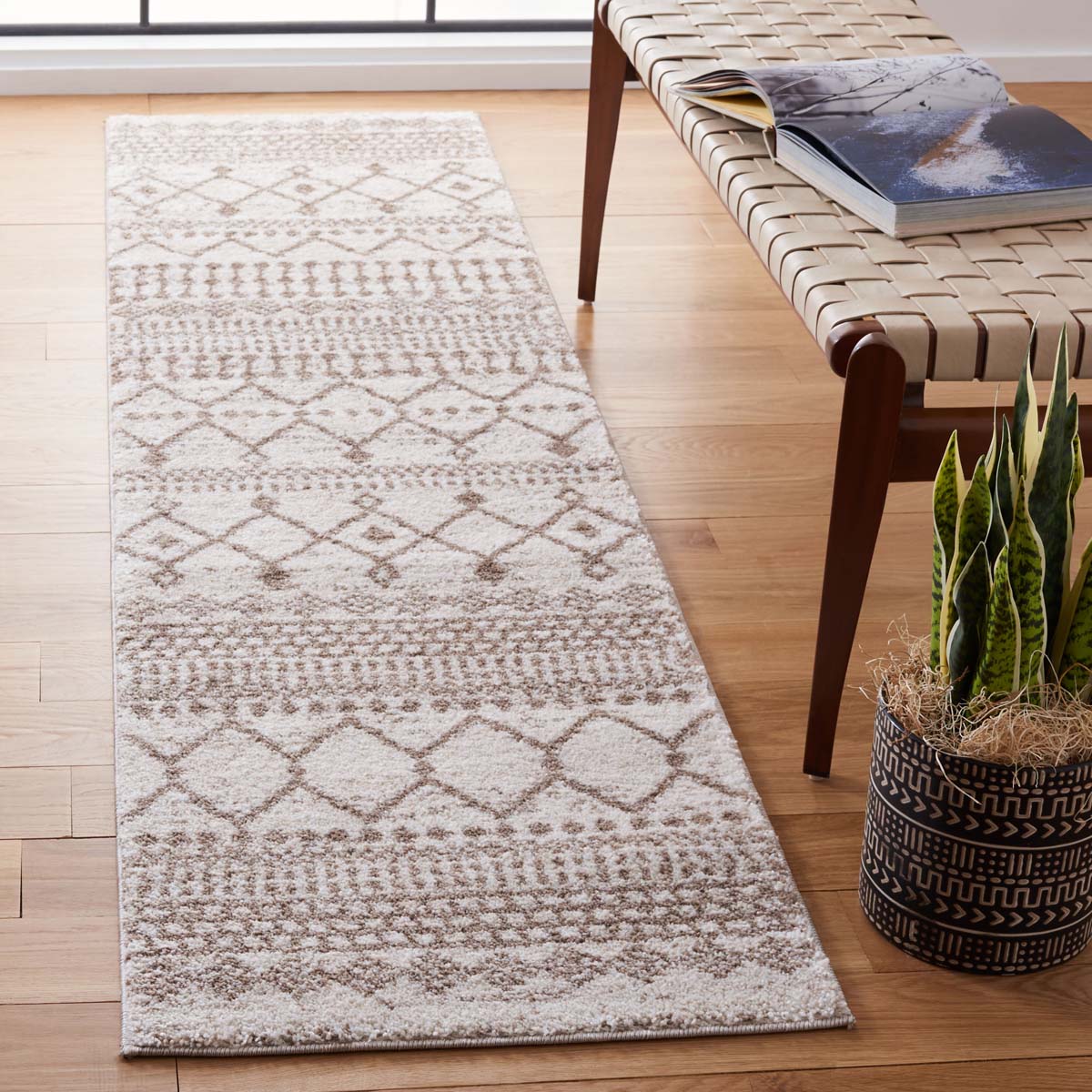 Safavieh Tunisia 742 Rug, TUN742 - Ivory / Tan