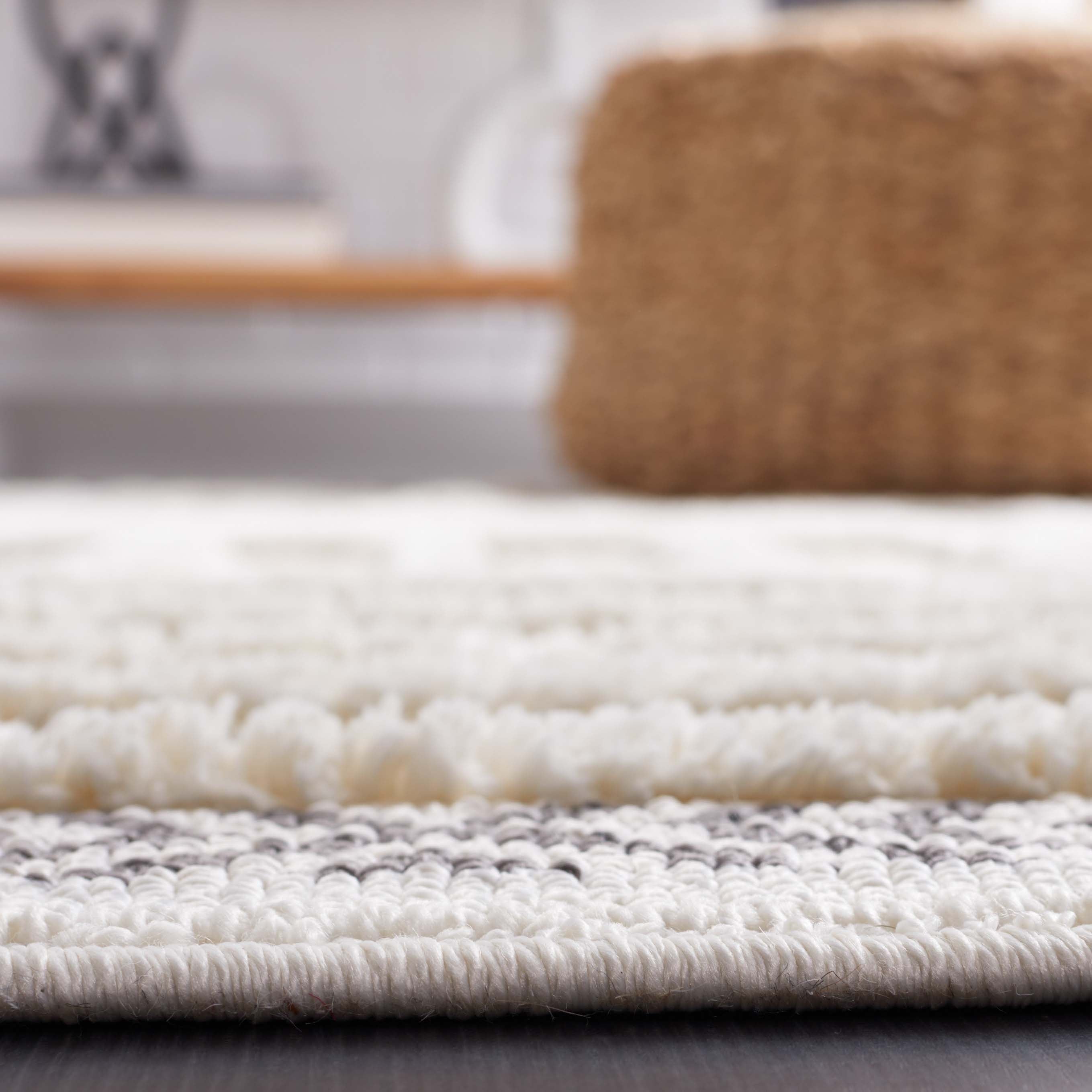 Safavieh Urban 212 Rug, URB212 - Beige / Ivory