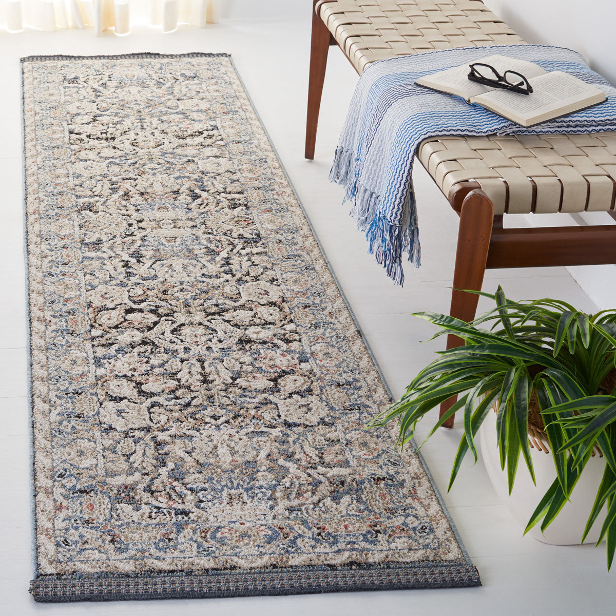 Safavieh Vivaldi 516 Rug, VIV516 - Navy / Ivory