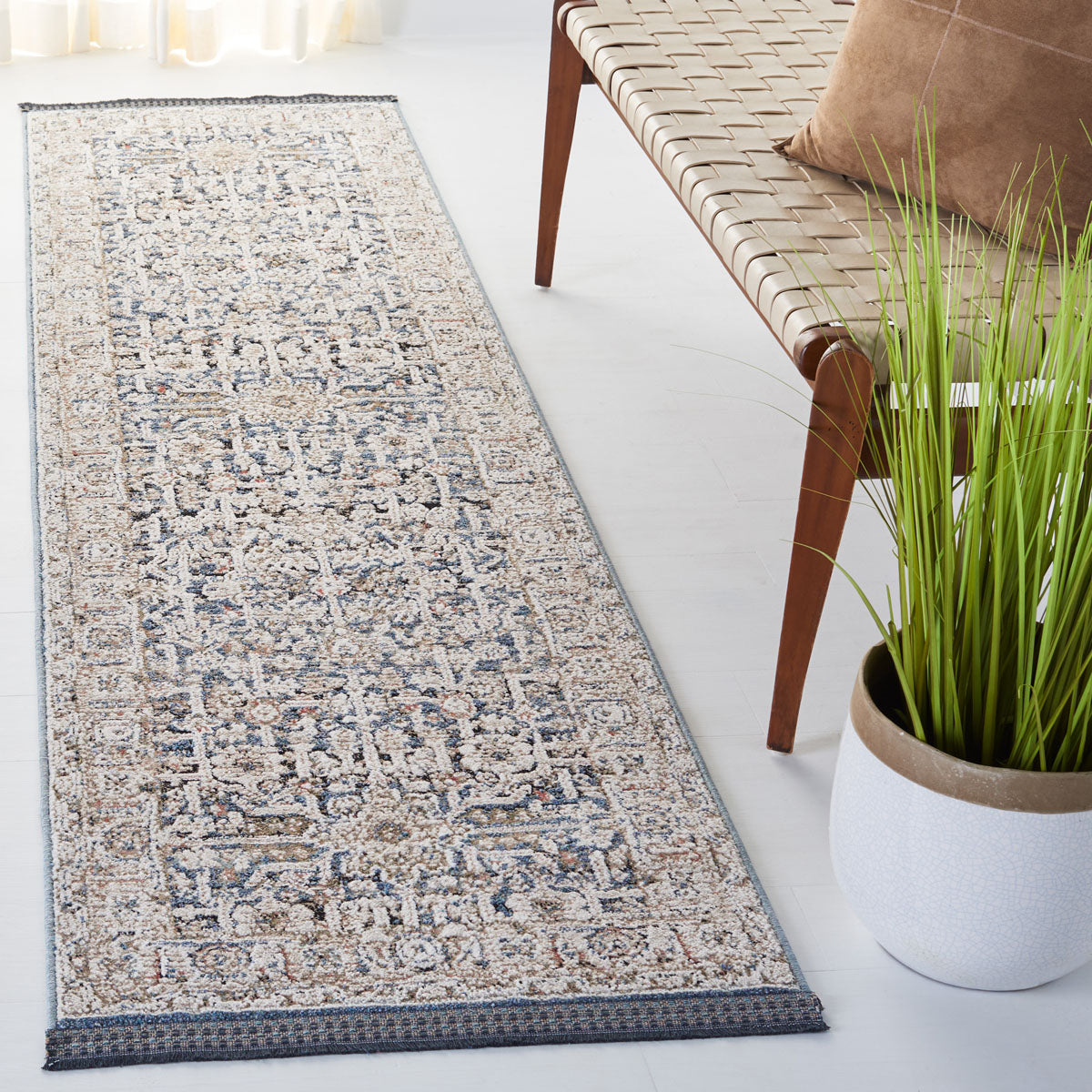 Safavieh Vivaldi 546 Rug, VIV546 - Blue / Ivory