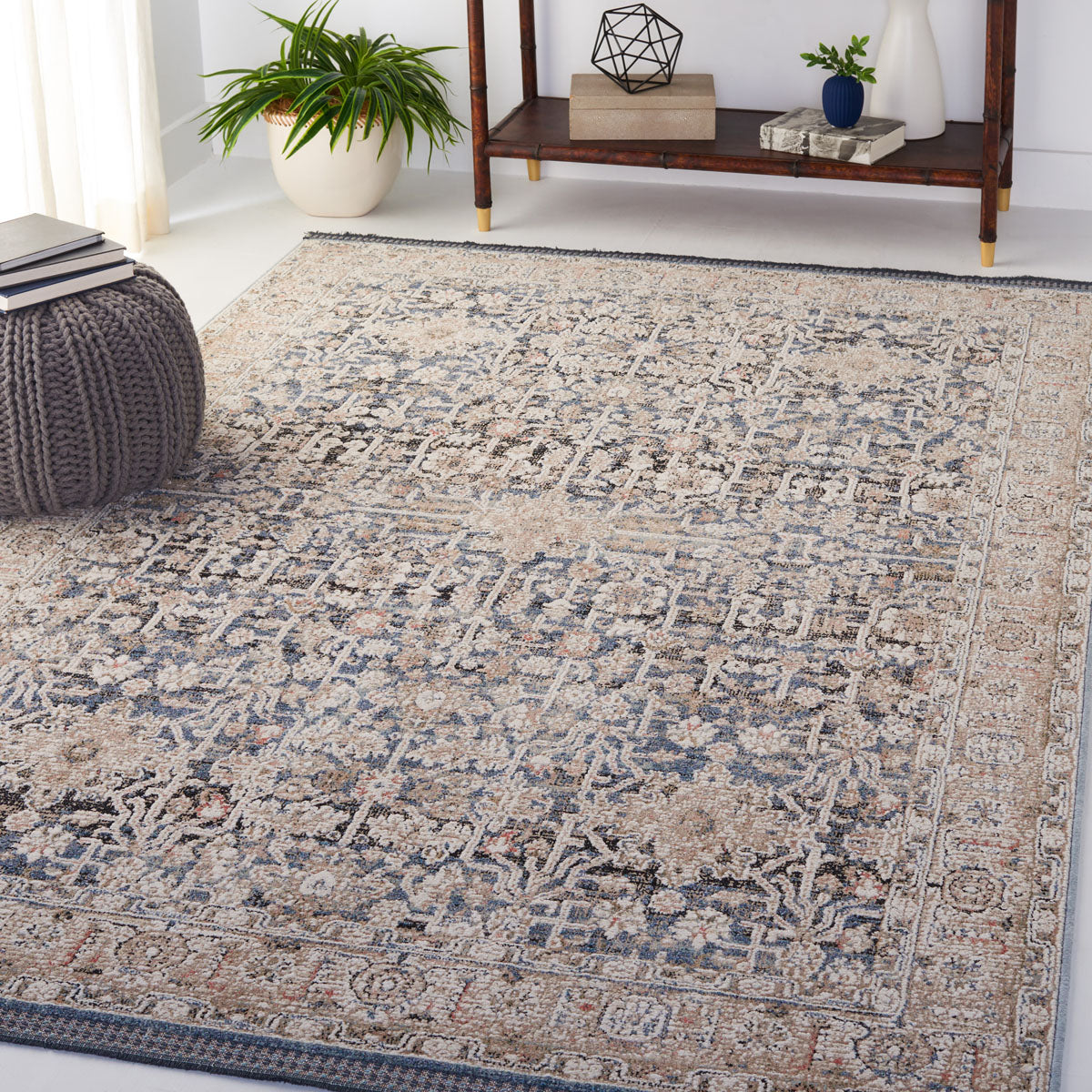 Safavieh Vivaldi 546 Rug, VIV546 - Blue / Ivory