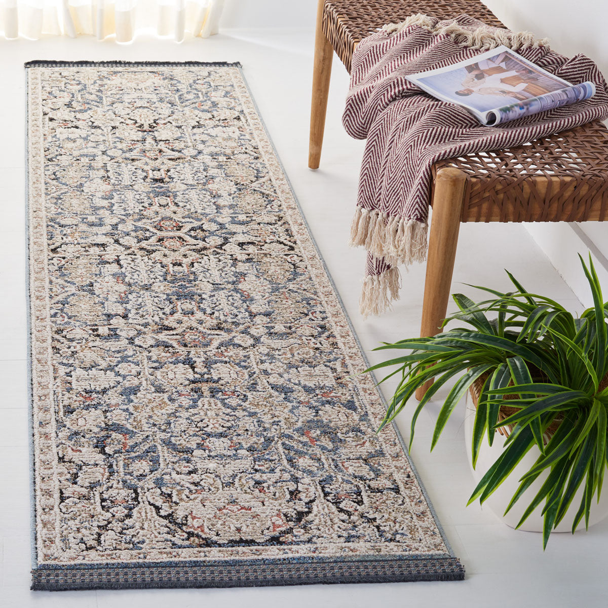 Safavieh Vivaldi 568 Rug, VIV568 - Blue / Ivory