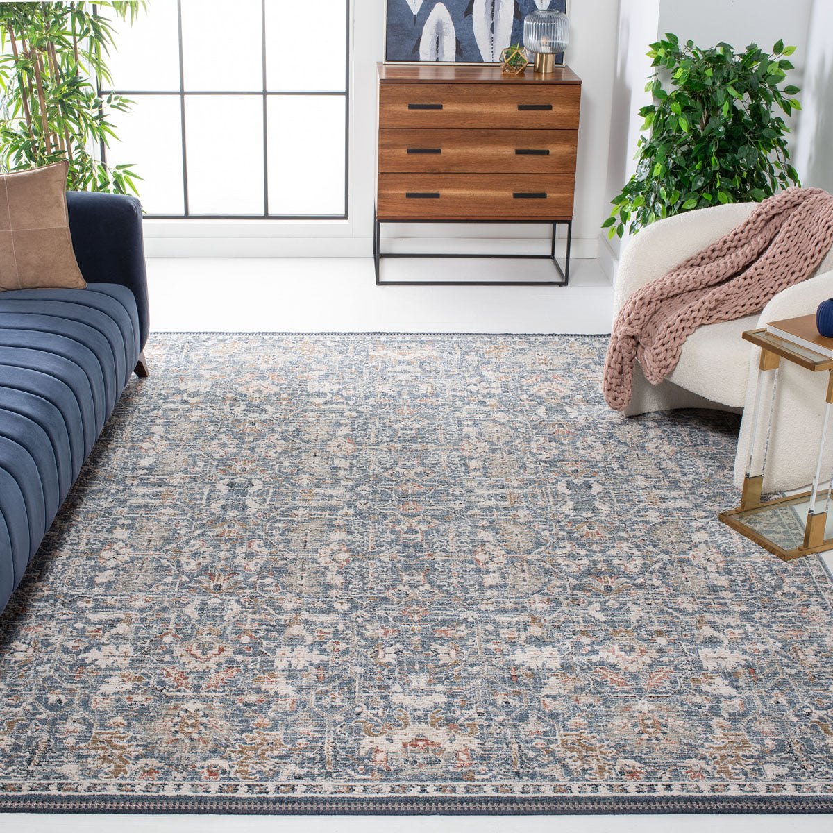Safavieh Vivaldi 568 Rug, VIV568 - Light Blue / Ivory