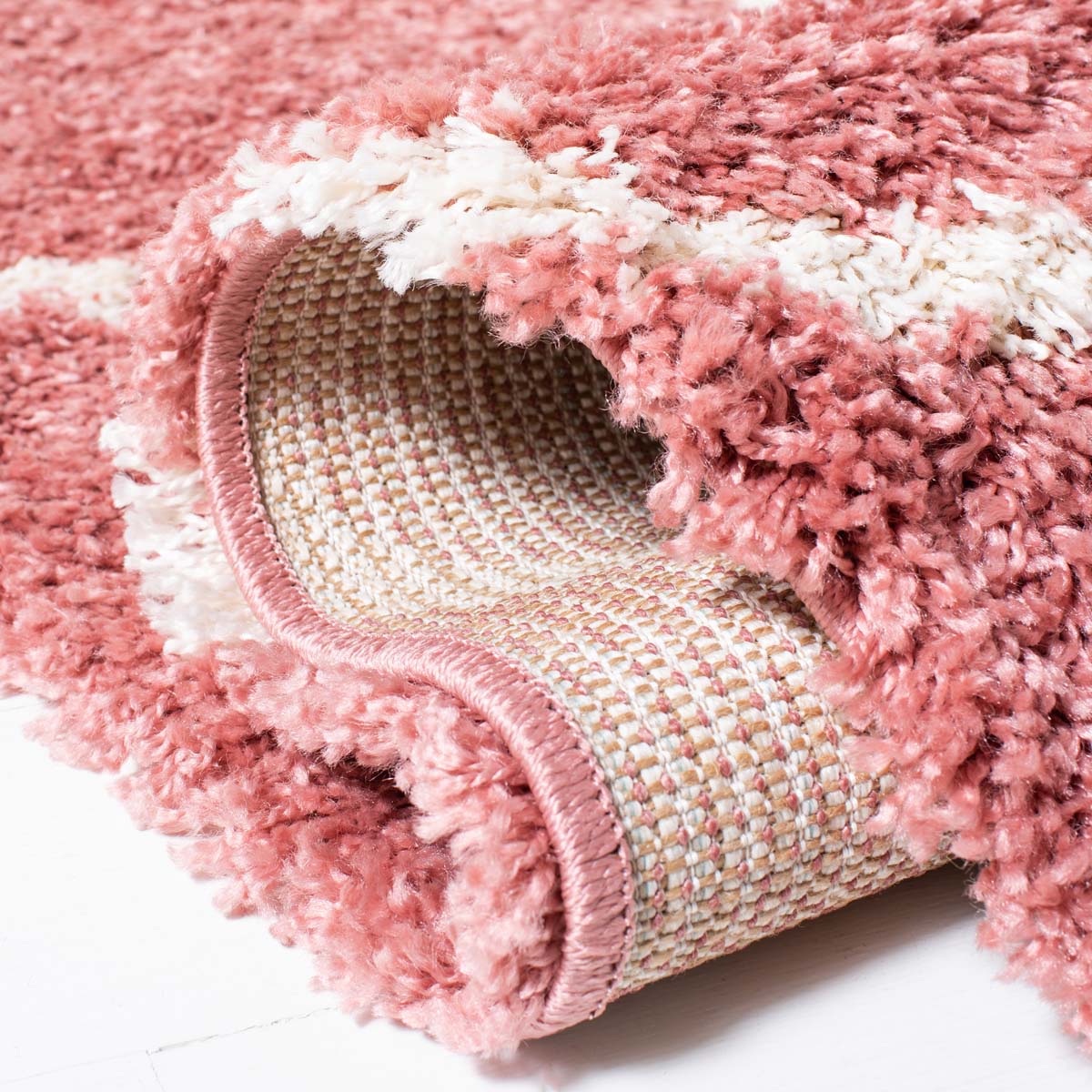 Safavieh Venus Shag 524 Rug, VNS524 - Pink / Ivory