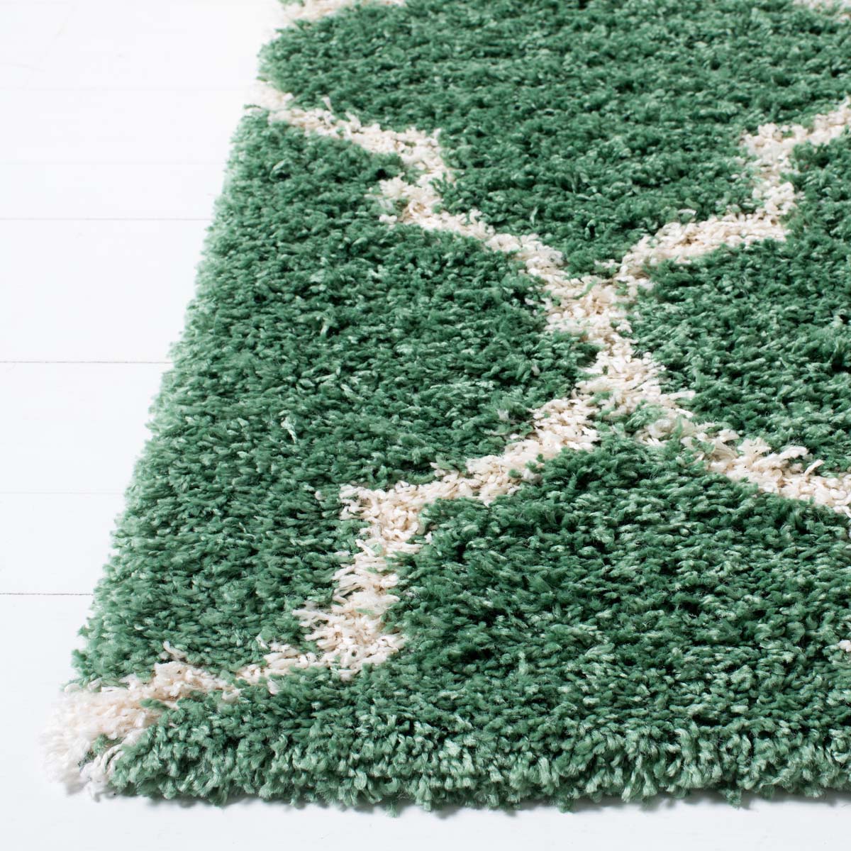 Safavieh Venus Shag 524 Rug, VNS524 - Green / Ivory