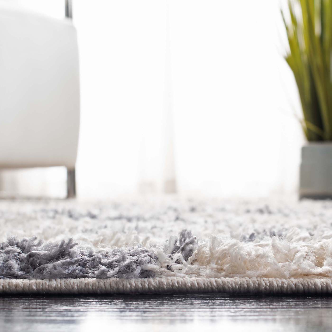 Safavieh Venus Shag 683 Rug, VNS683 - Ivory / Grey
