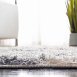 Safavieh Venus Shag 683 Rug, VNS683 - Ivory / Grey