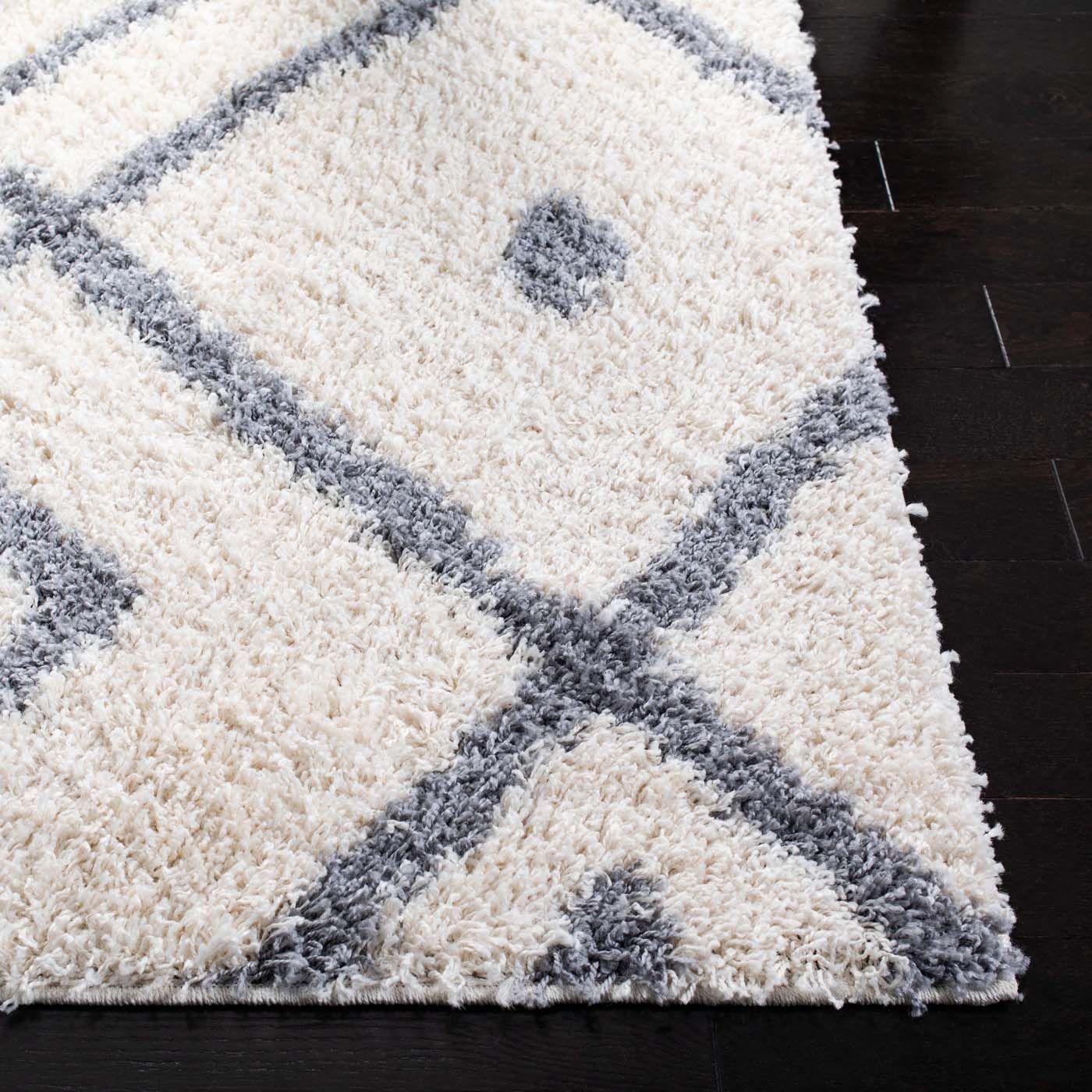 Safavieh Venus Shag 683 Rug, VNS683 - Ivory / Grey