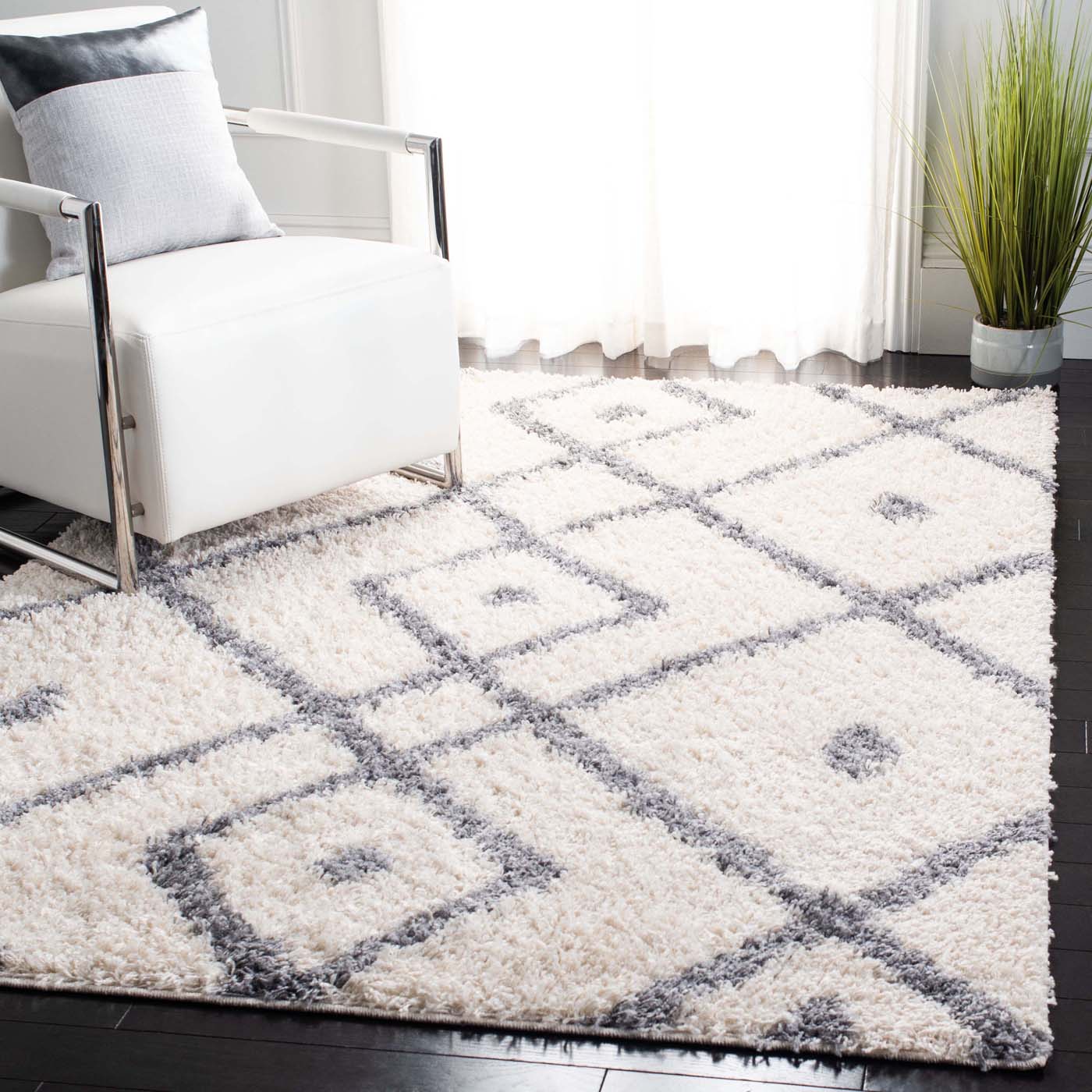 Safavieh Venus Shag 683 Rug, VNS683 - Ivory / Grey