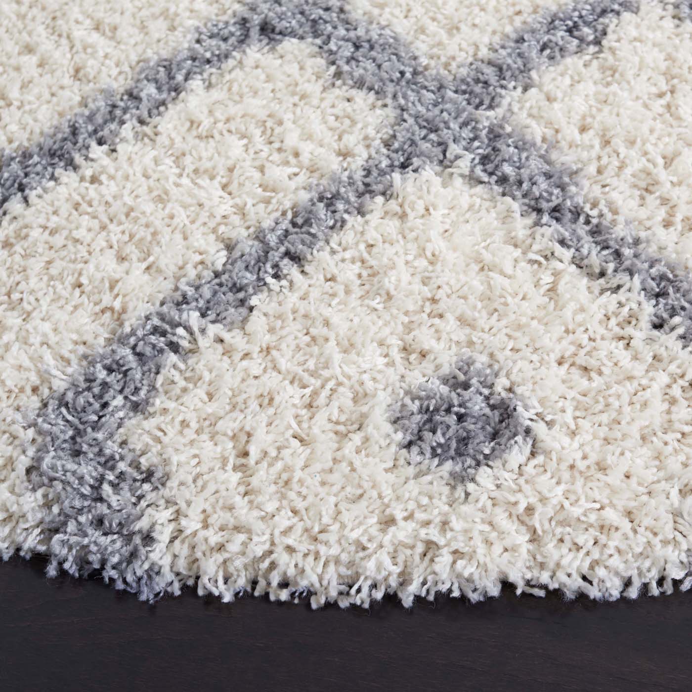 Safavieh Venus Shag 683 Rug, VNS683 - Ivory / Grey