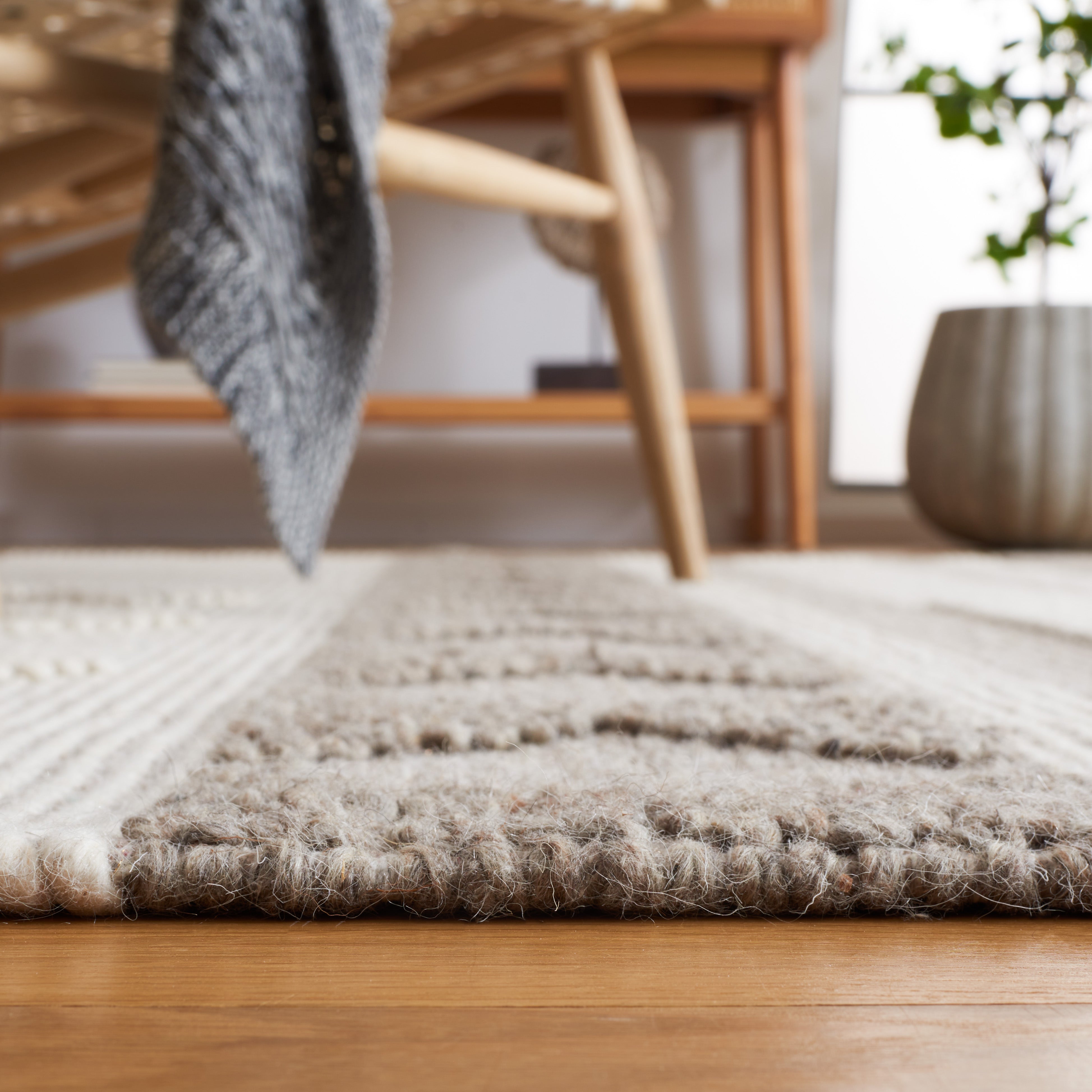 Safavieh Vermont 253 Rug, VRM253 - Ivory / Brown