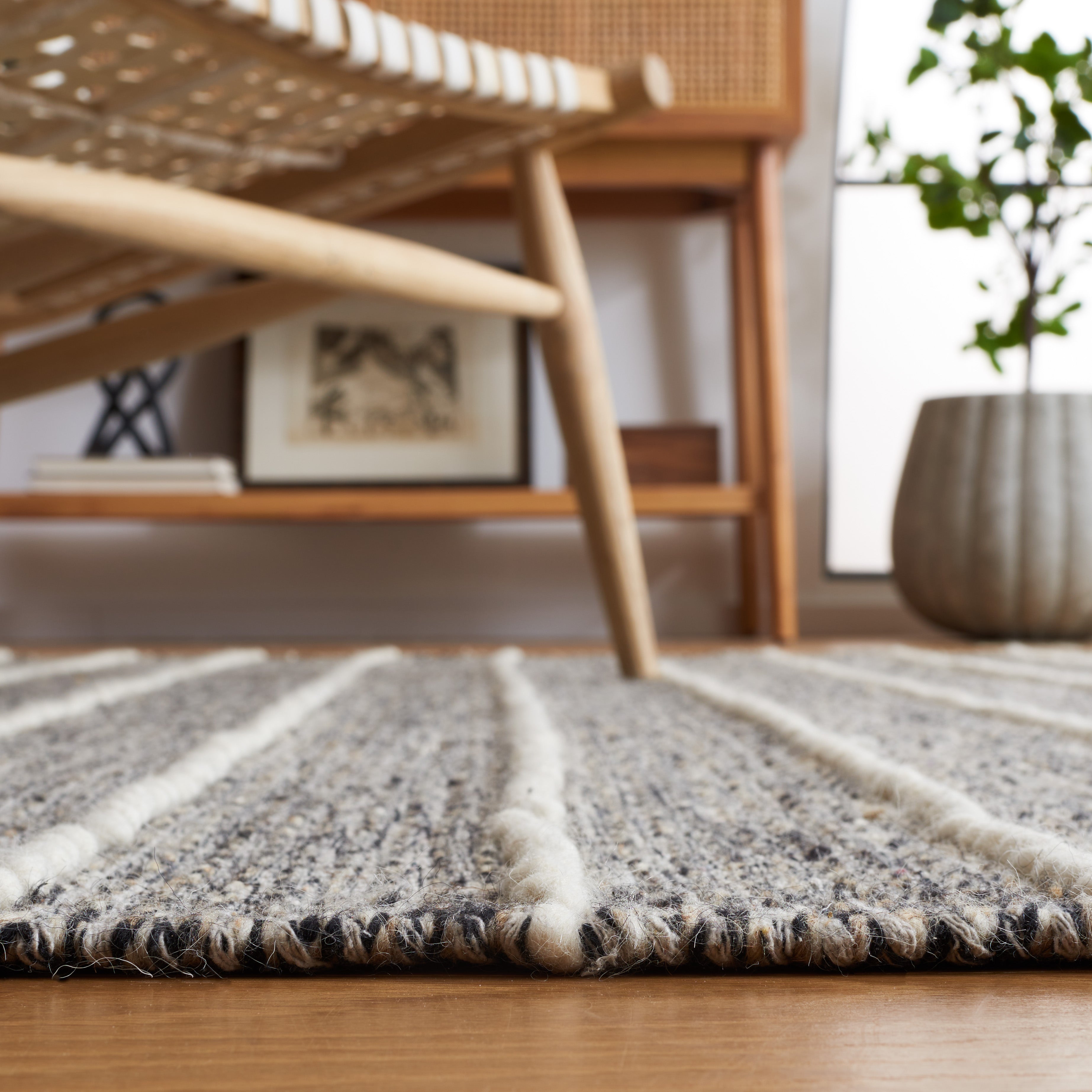 Safavieh Vermont 254 Rug, VRM254 - Black / Ivory