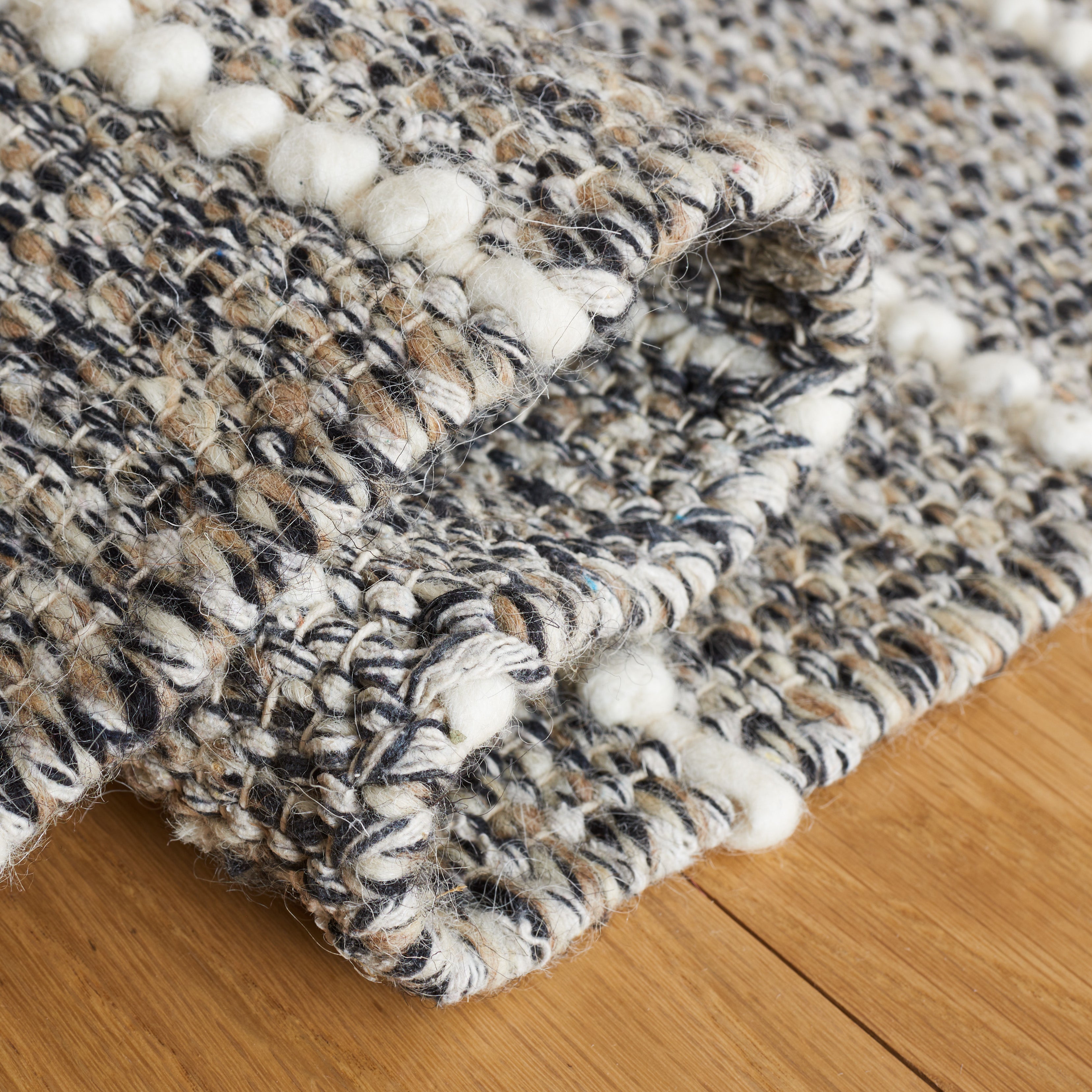 Safavieh Vermont 254 Rug, VRM254 - Black / Ivory