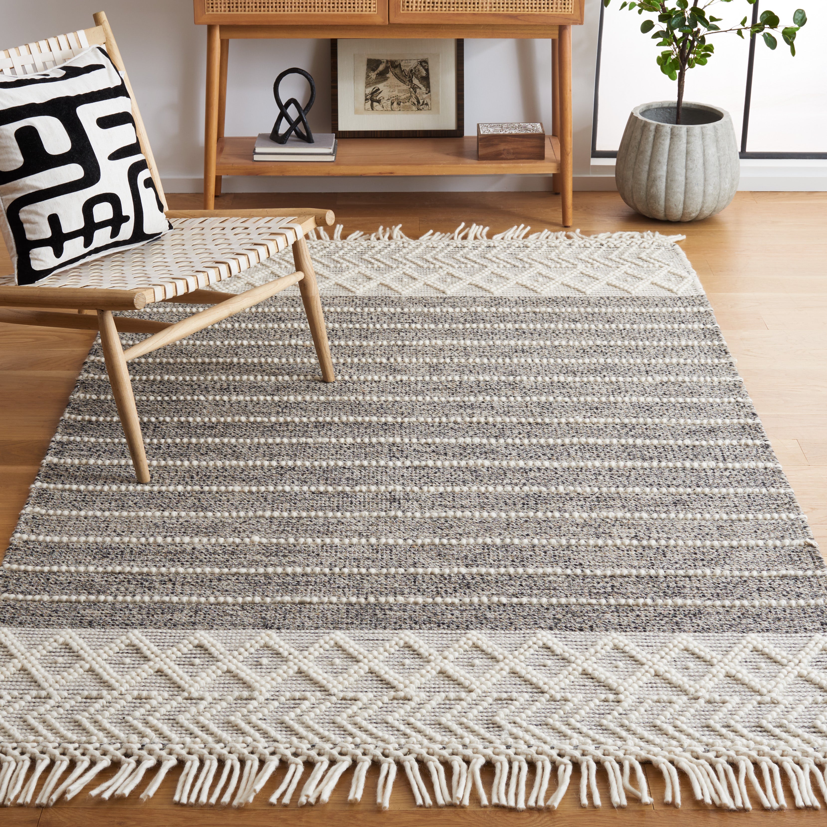Safavieh Vermont 254 Rug, VRM254 - Black / Ivory