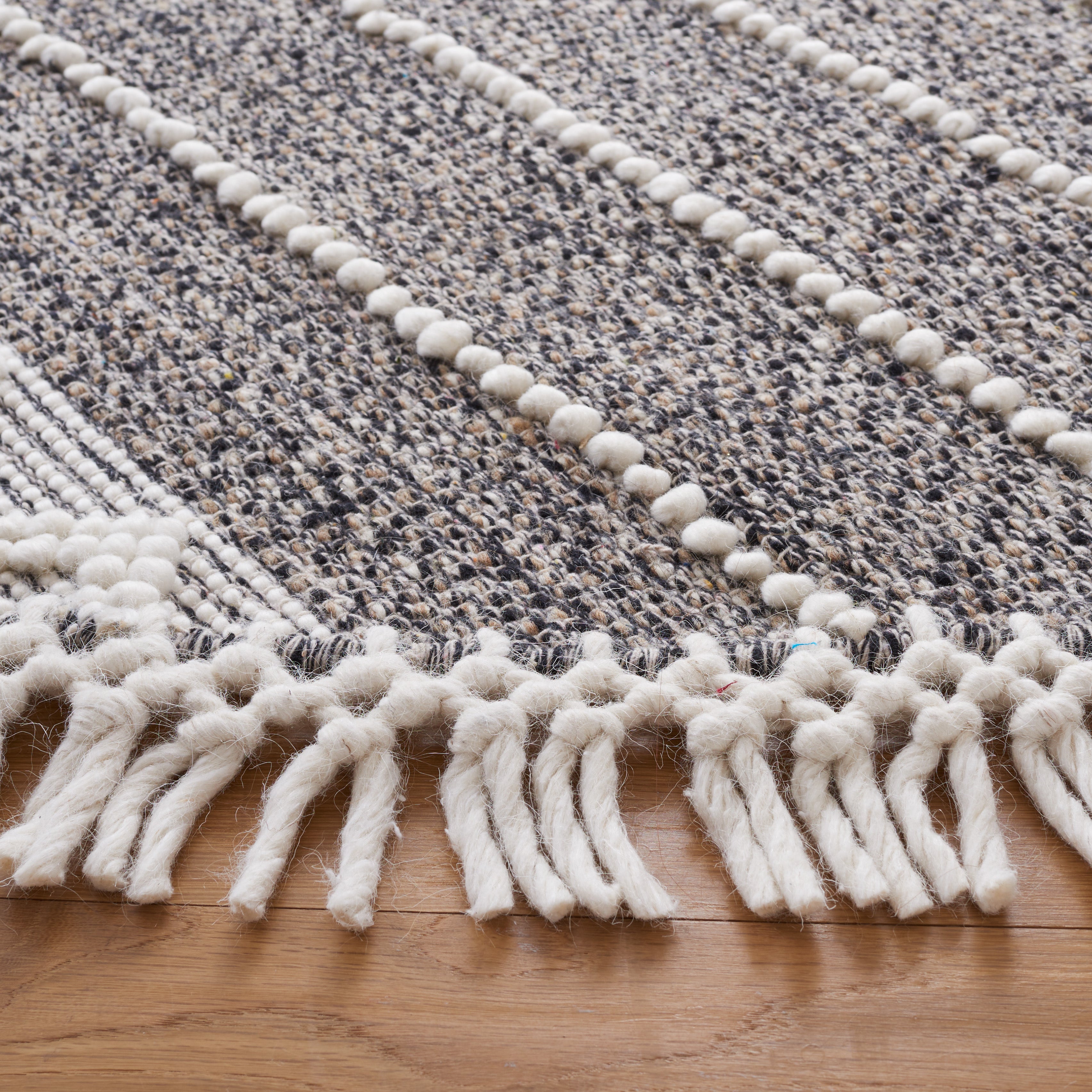 Safavieh Vermont 254 Rug, VRM254 - Black / Ivory