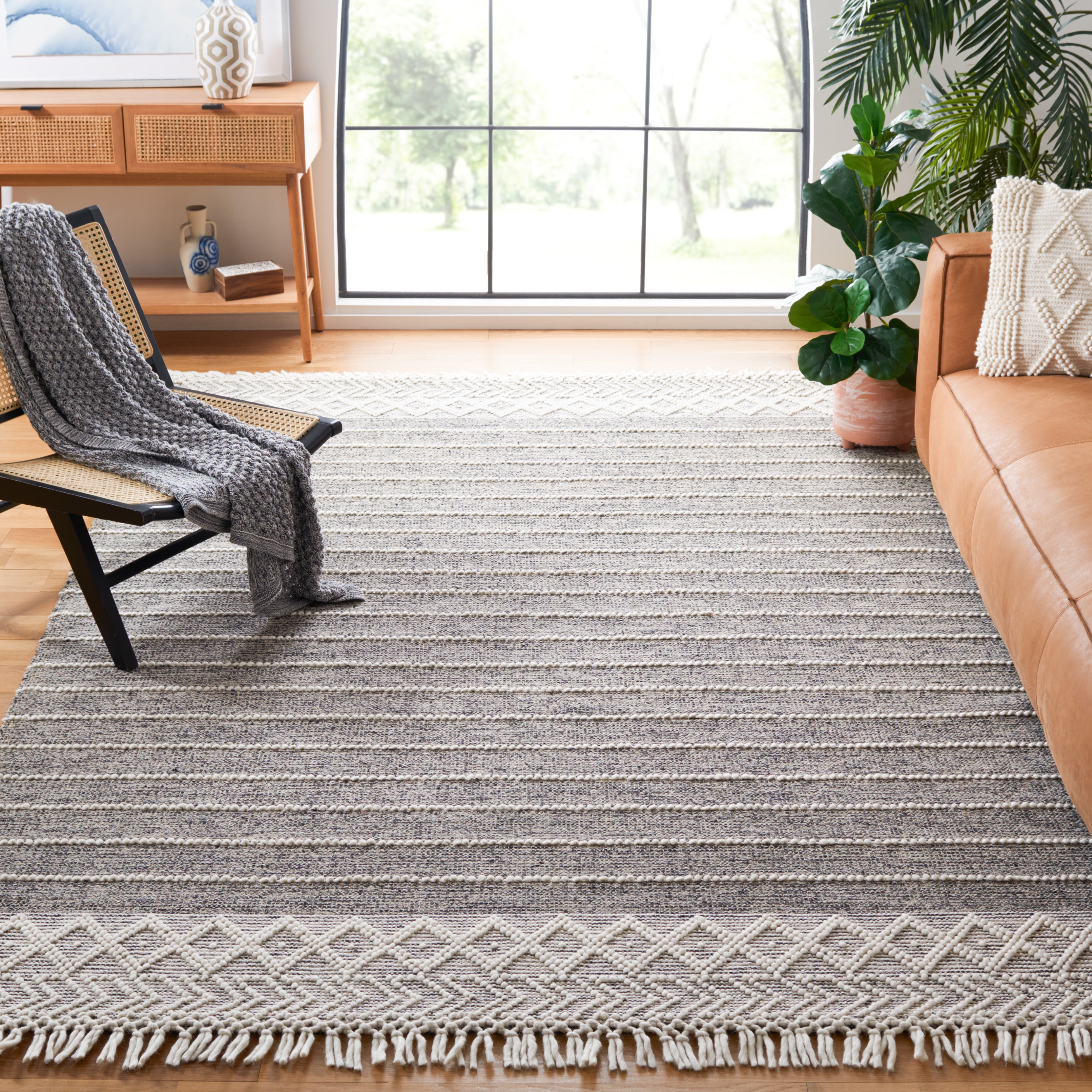 Safavieh Vermont 254 Rug, VRM254 - Black / Ivory